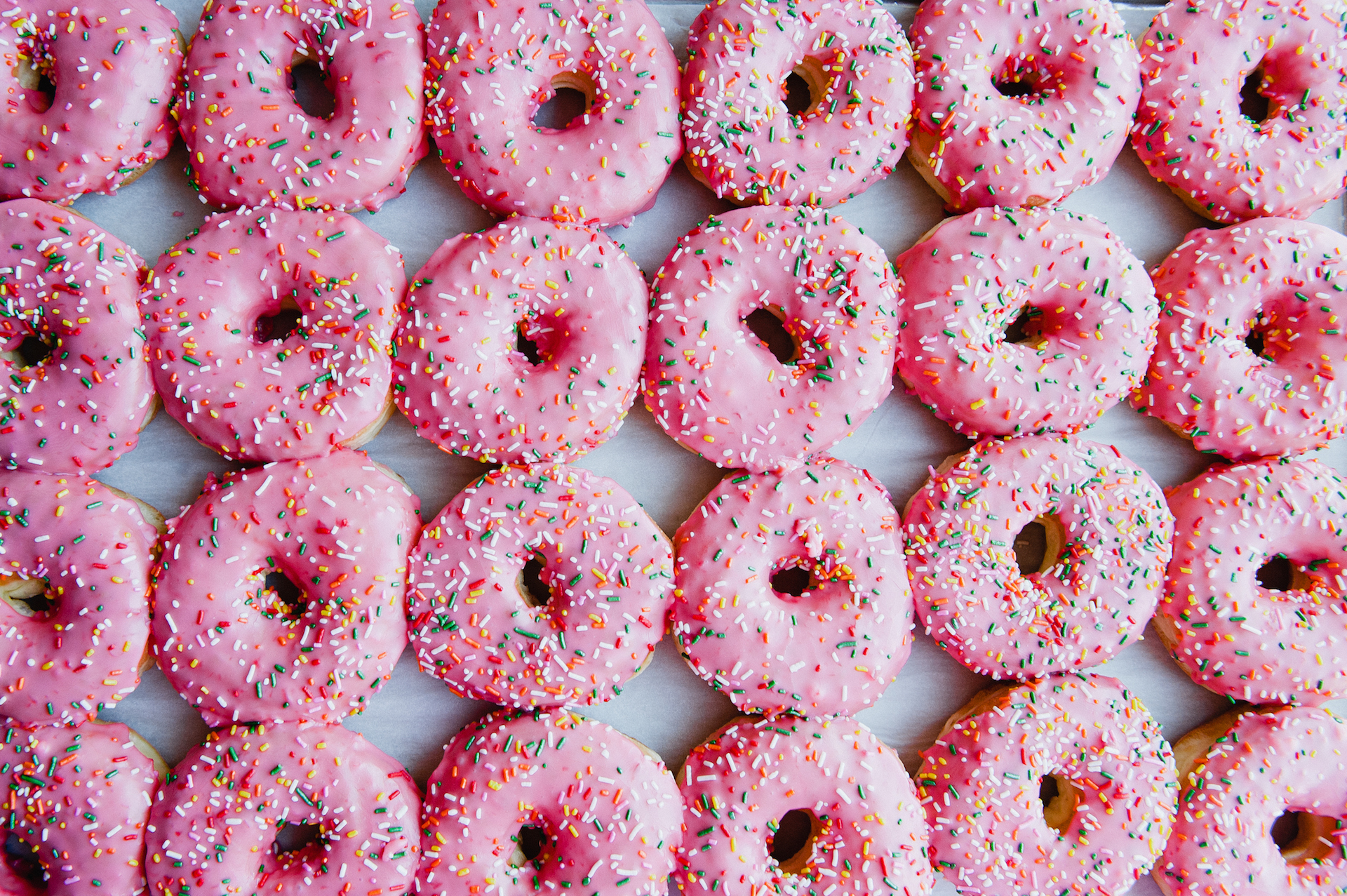 Desserts that are reminiscent of childhood with colorful designs are growing in popularity. 