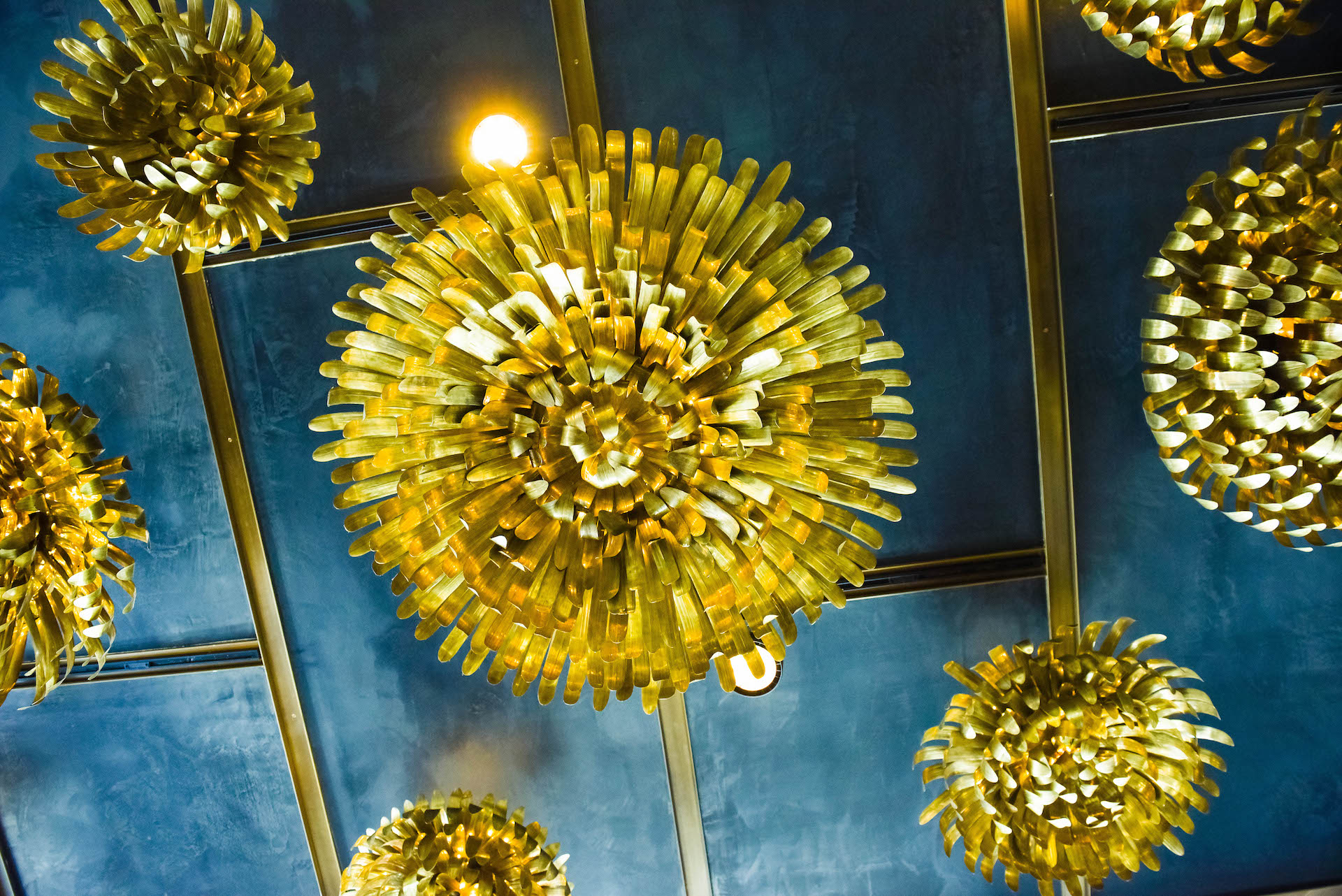The artwork on the ceiling replicates chrysanthemums.