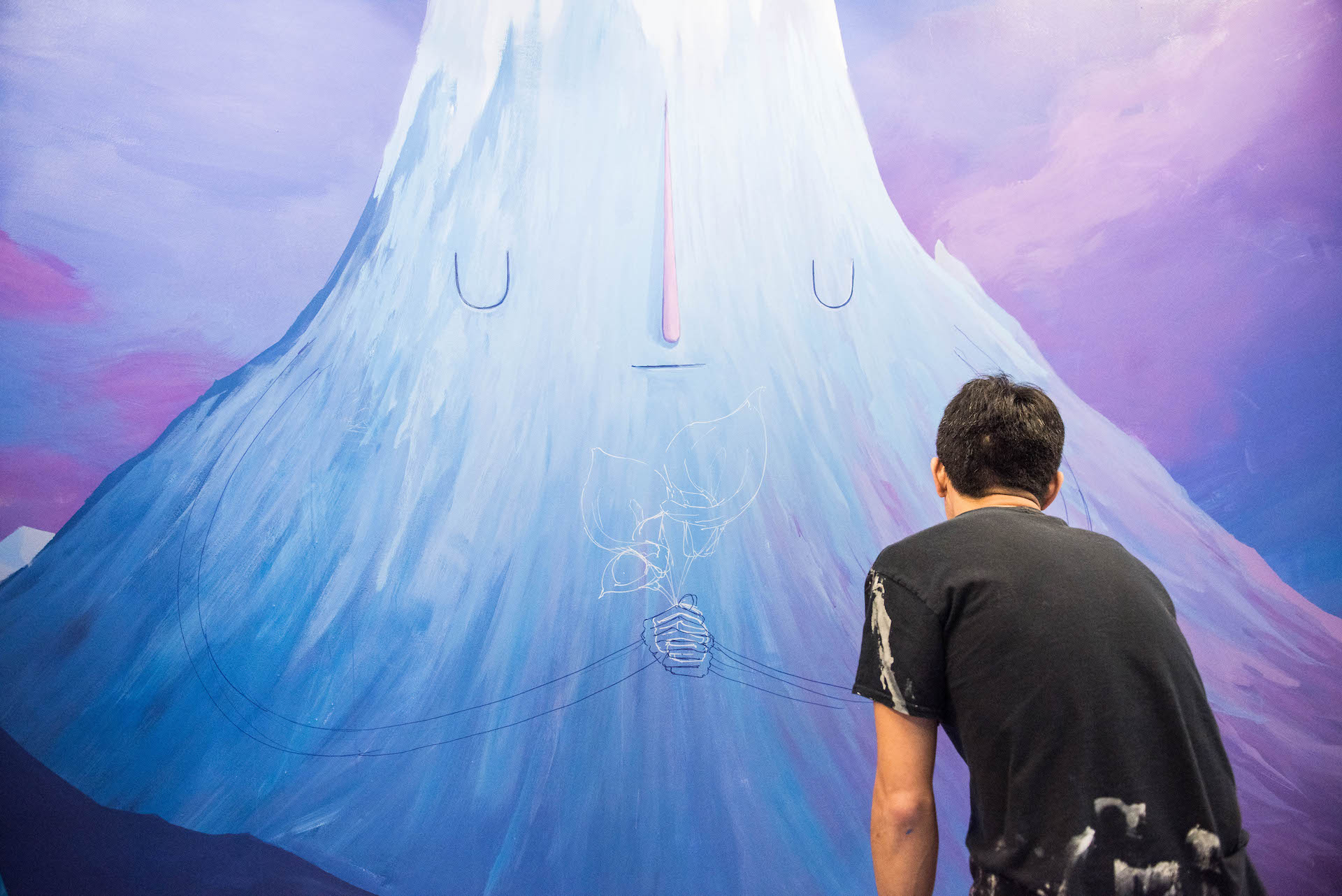Yoskay working on the Dulce mural. Photo taken by George Ko.