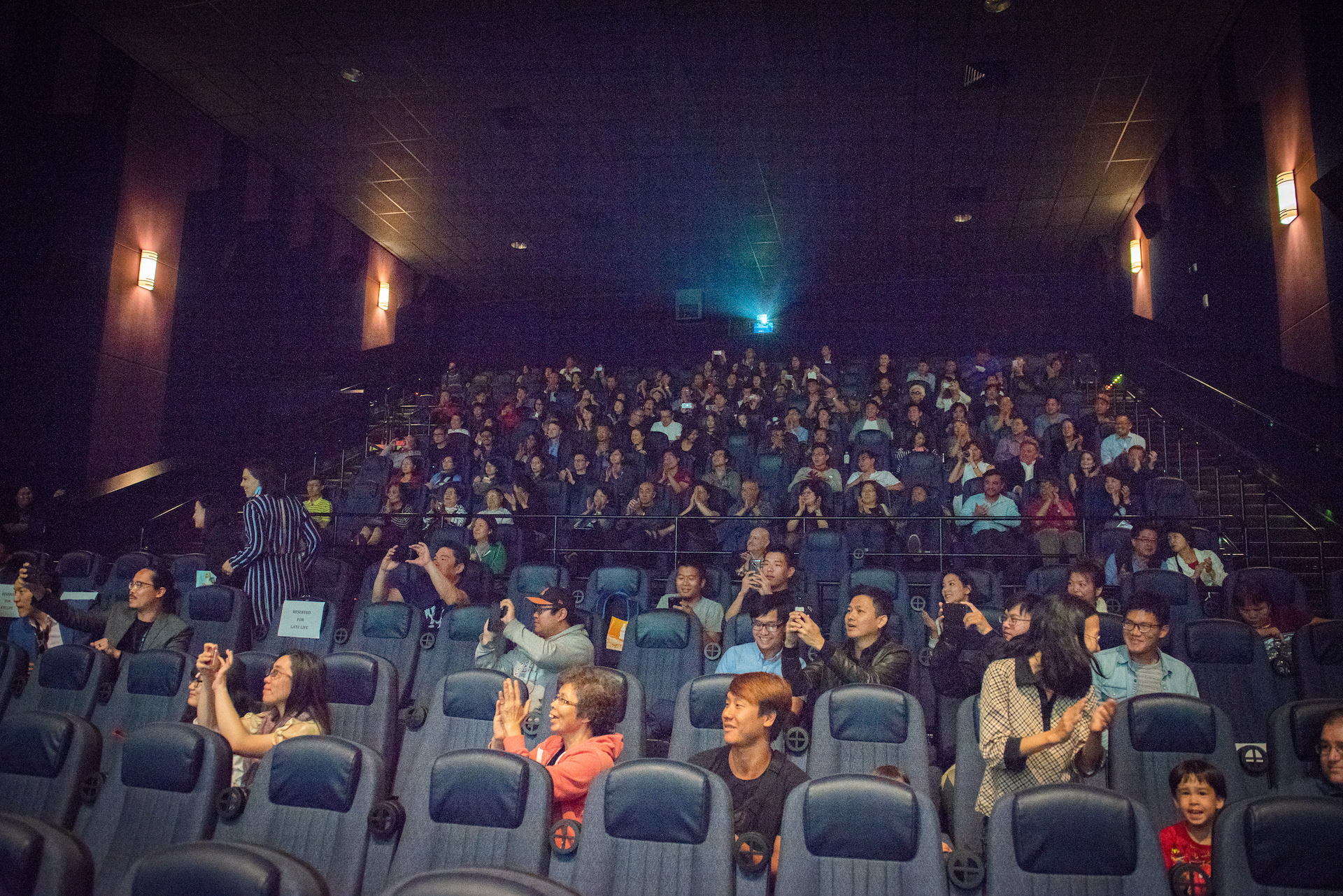 The suprise reaction from the audience as Chien-Ming Wang entered the theater.