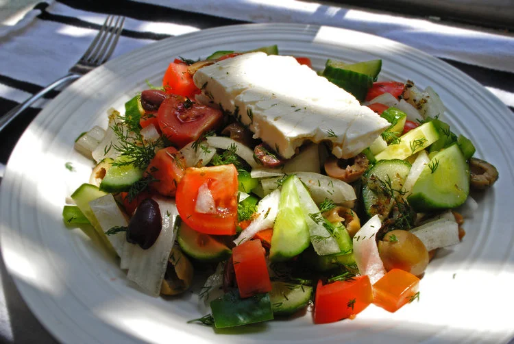 LEMONY GREEK SALAD