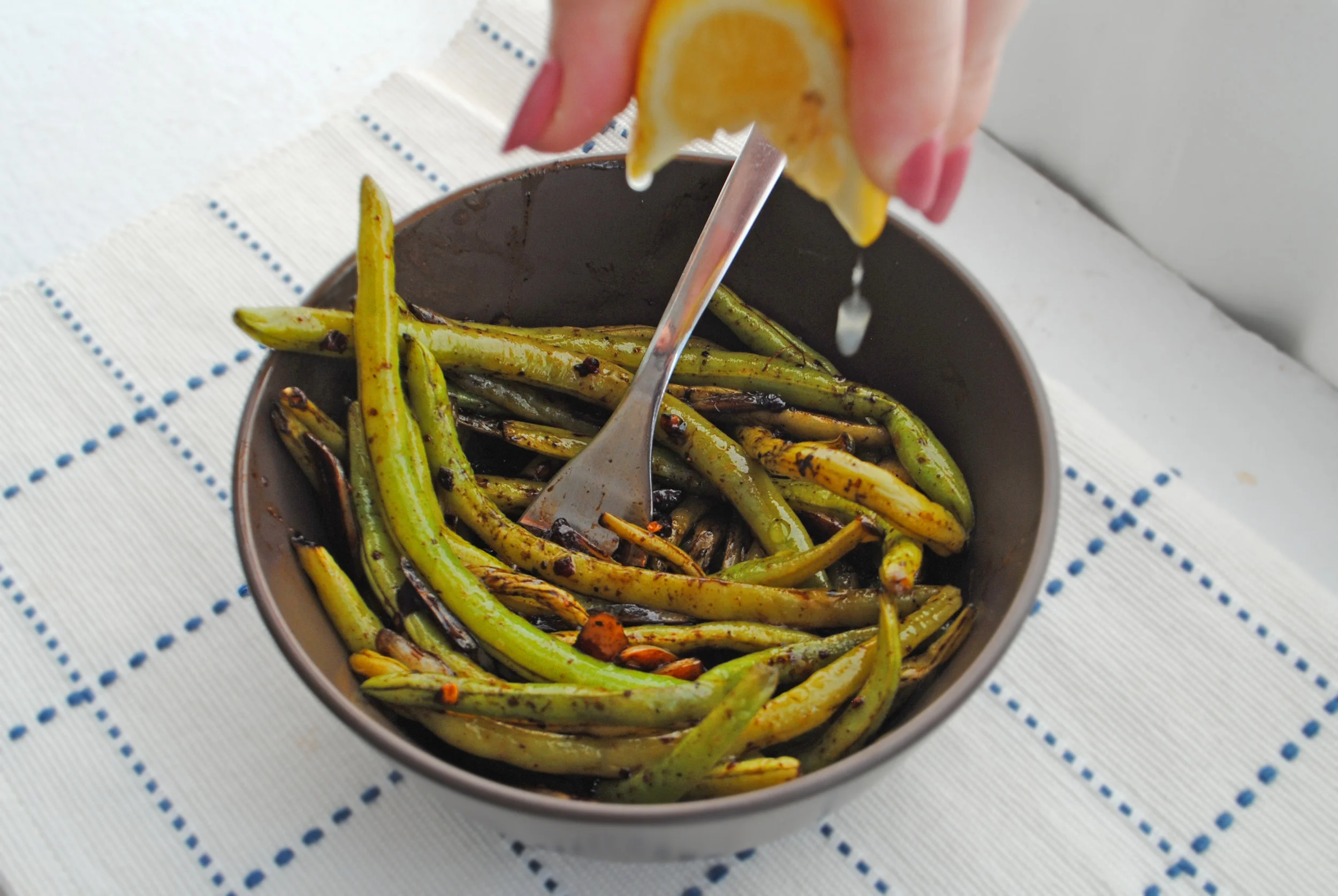 BALSAMIC GREEN BEANS WITH LEMON + GARLIC 