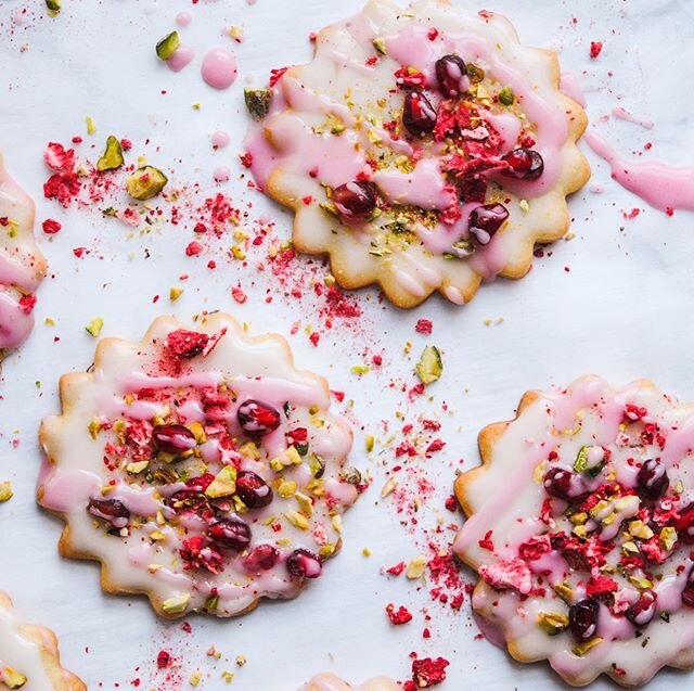 If you need last-minute #holidaycookie inspiration or are tired of your house smelling like frying oil (🙋&zwj;♀️), let us (and @susanspungen) inspire you. Now on the blog! #happyholidays , however you celebrate! 🕎🎄