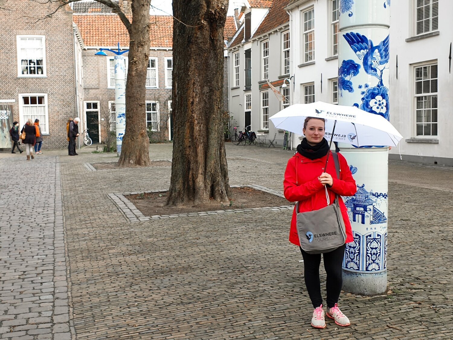 You’ll find Joelle waiting in Sint Agatha Plein by Prinsenhof Museum