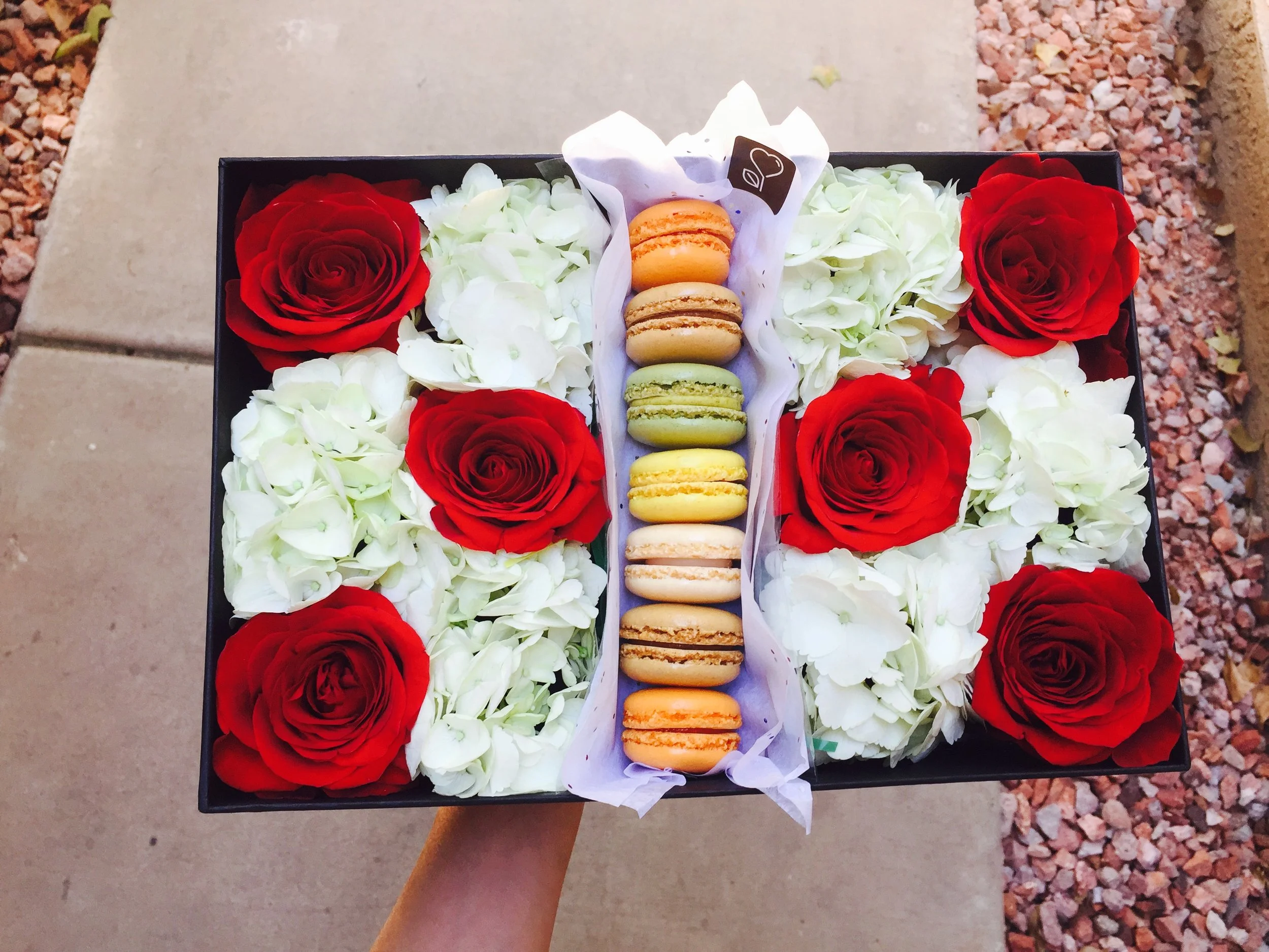 Mesmerize Her with our lovely ~I Love you, Mom!~ arrangement!