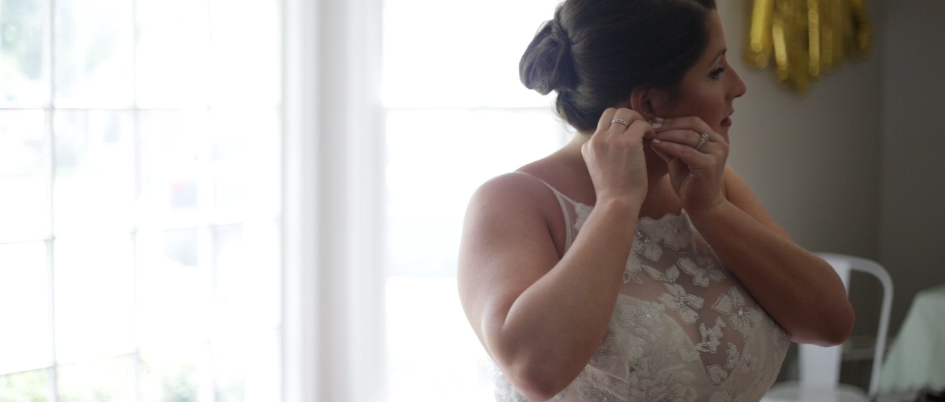 carol-kendra-scott-wedding-jewelry-memphis-wedding-videographer.png