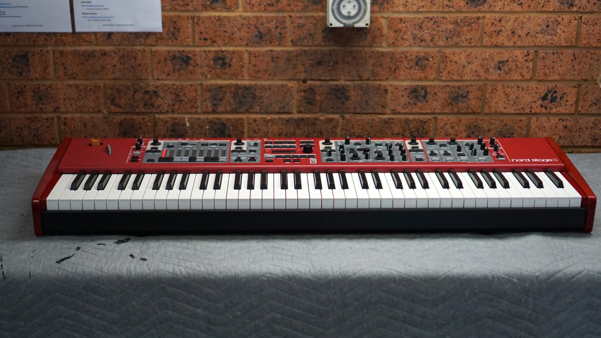 We've just completed a new keybed upgrade in this Nord Stage 2. This is a great upgrade for these stage pianos which can start to get tired in the touch response and reliability of the keybed. The features and sounds are still top notch, so this upgr