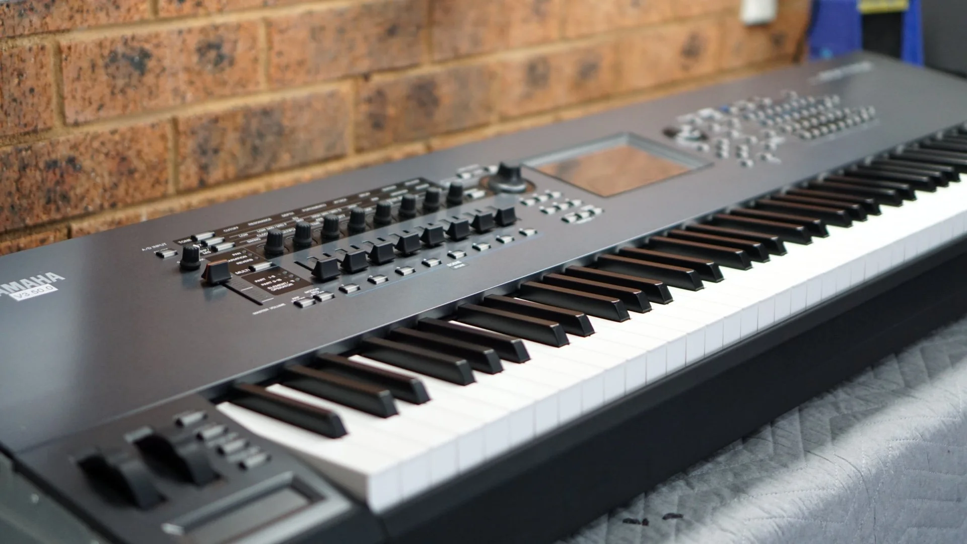 So big I couldn't really get it to fit in the frame. The  Montage is a superb workstation with premium interface and sounds all around! This one all fixed up and ready for some shows again 🎹
.
.
.
.
.
#YamahaMusic #yamahamontage8 #yamahamontage #yam