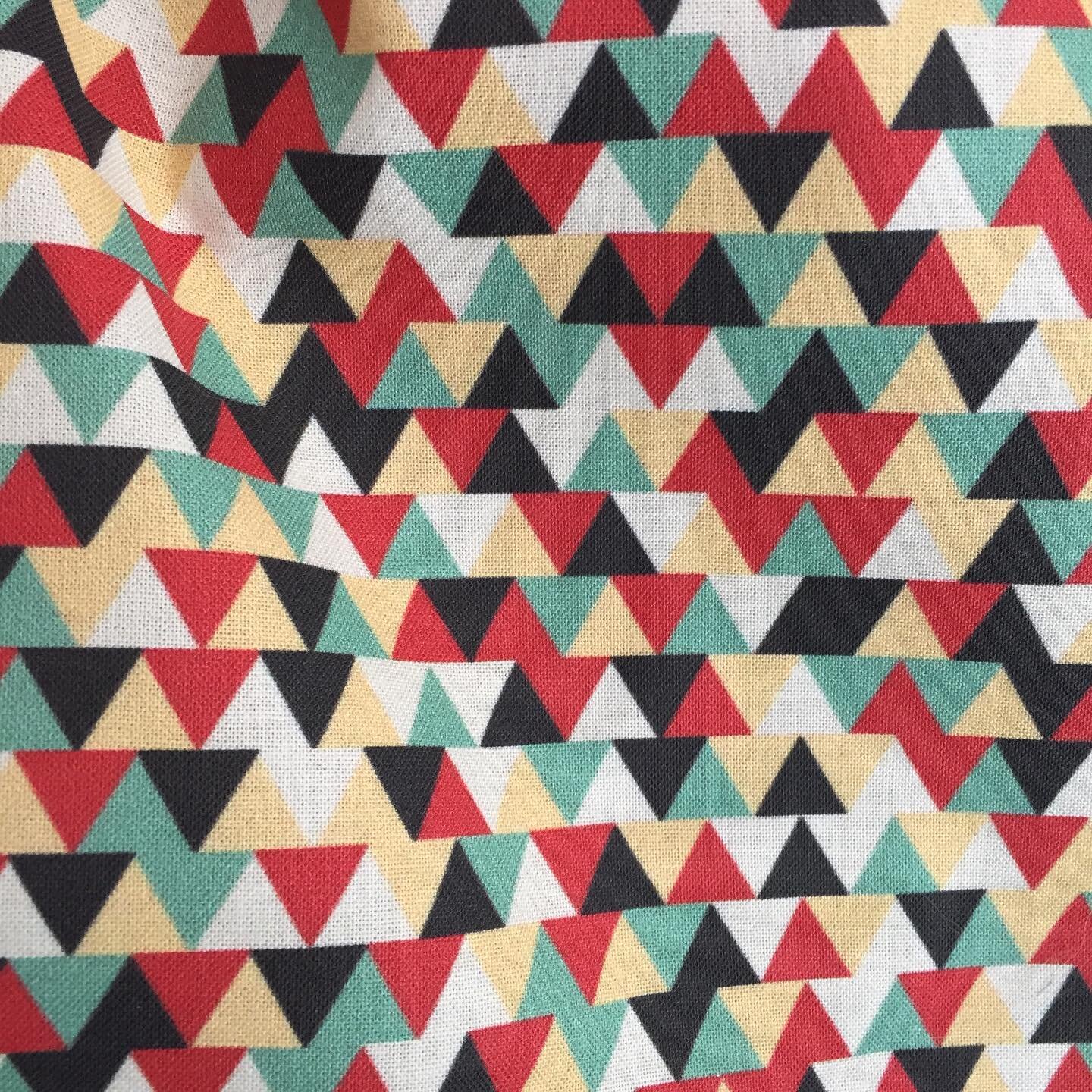 This colour palette for my retro triangles pattern was inspired by vintage kitchen linoleum - I love how it looks on fabric ❤️

#sallycummingsdesigns #fabricdesign #textiledesign #patterndesign #spoonflower #spoonflowerfabric