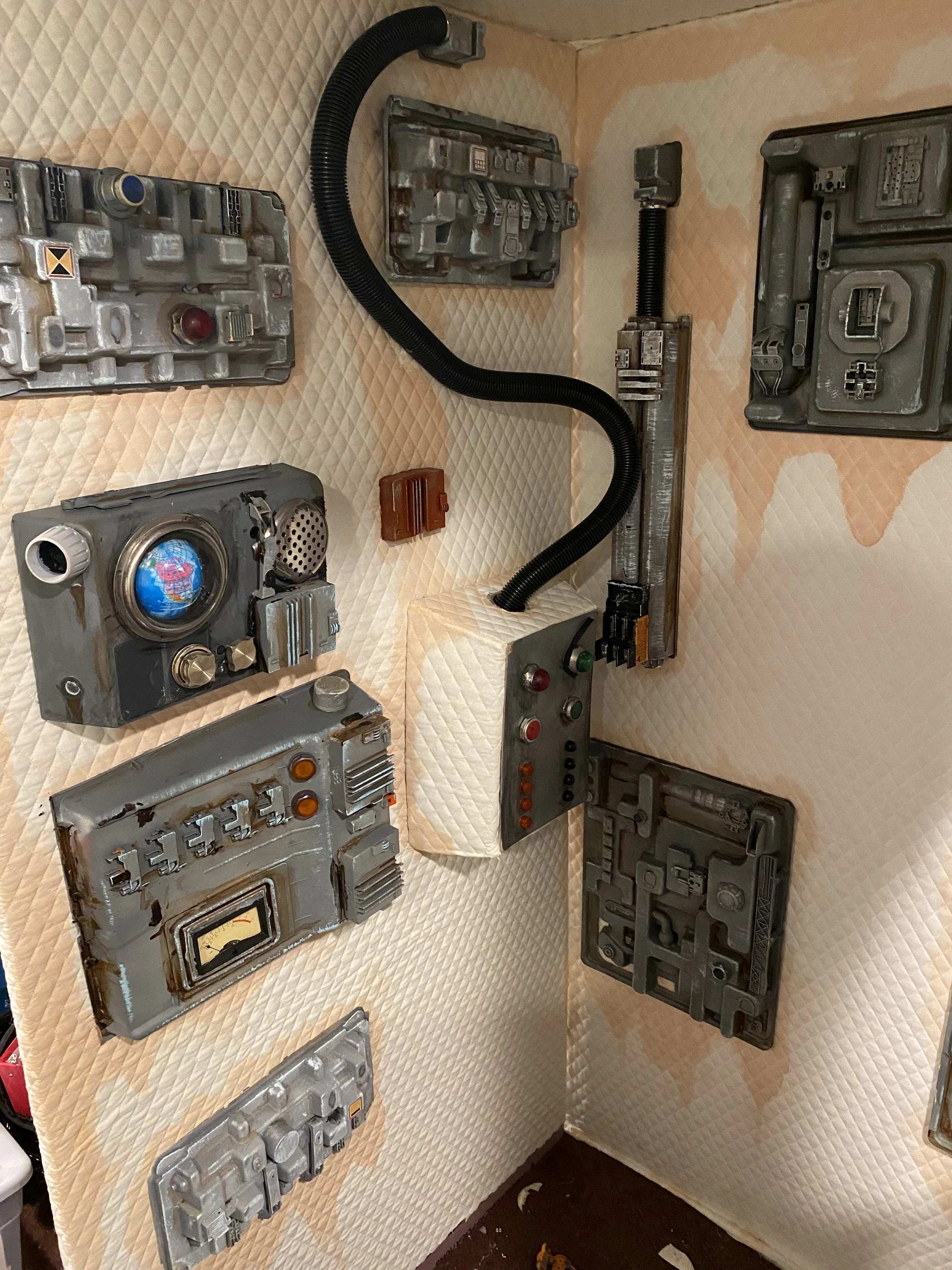 Cosmonaut-Build (8).jpg