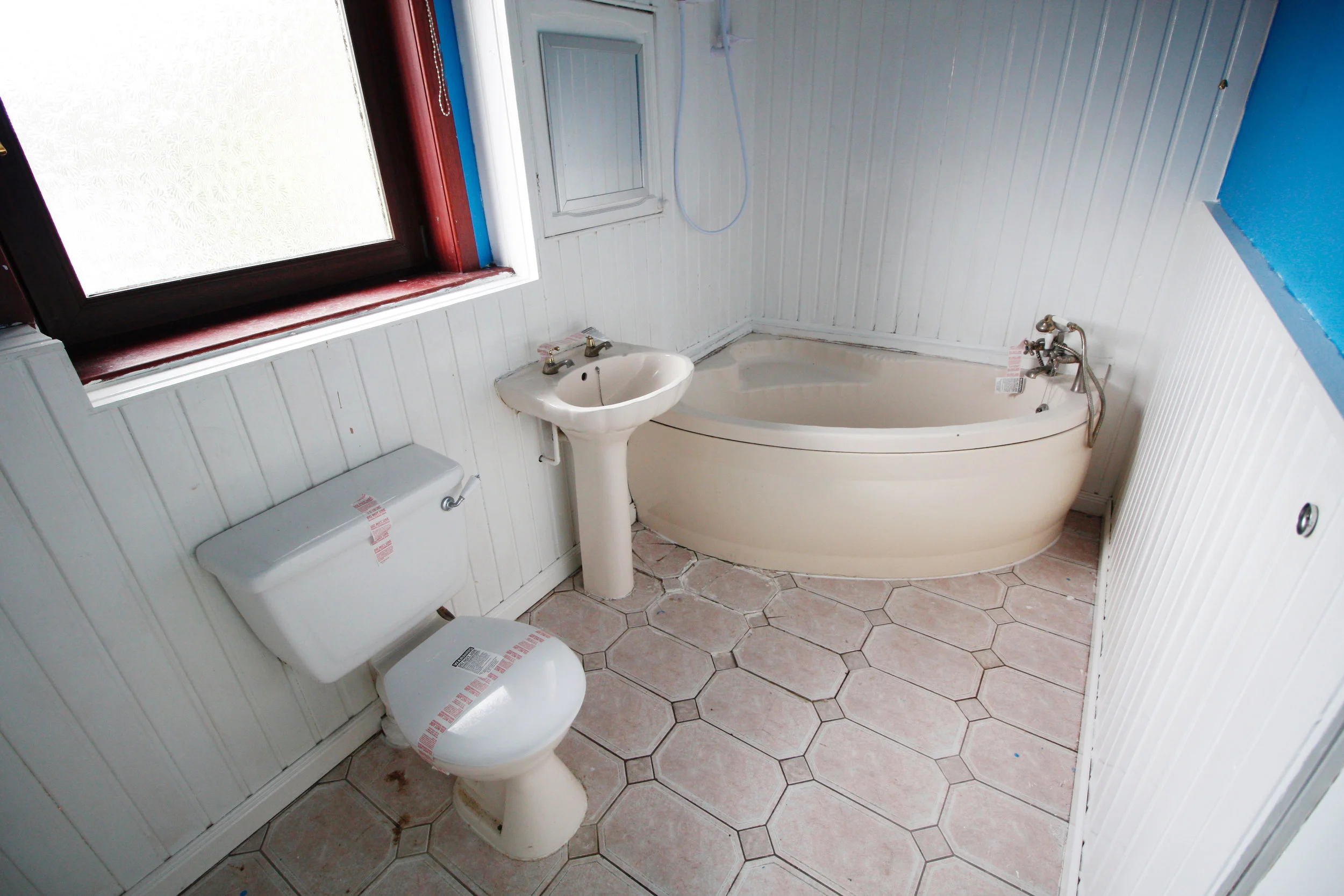BATHROOM BEFORE