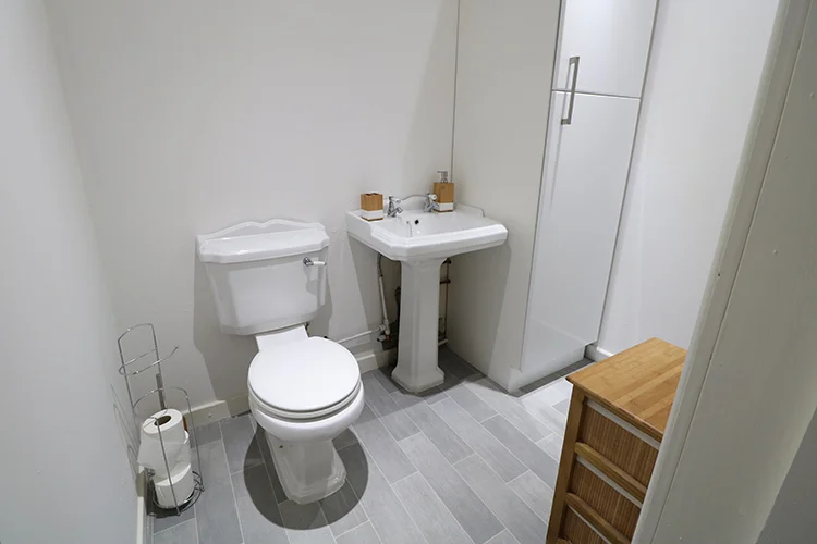 BATHROOM 2 AFTER
