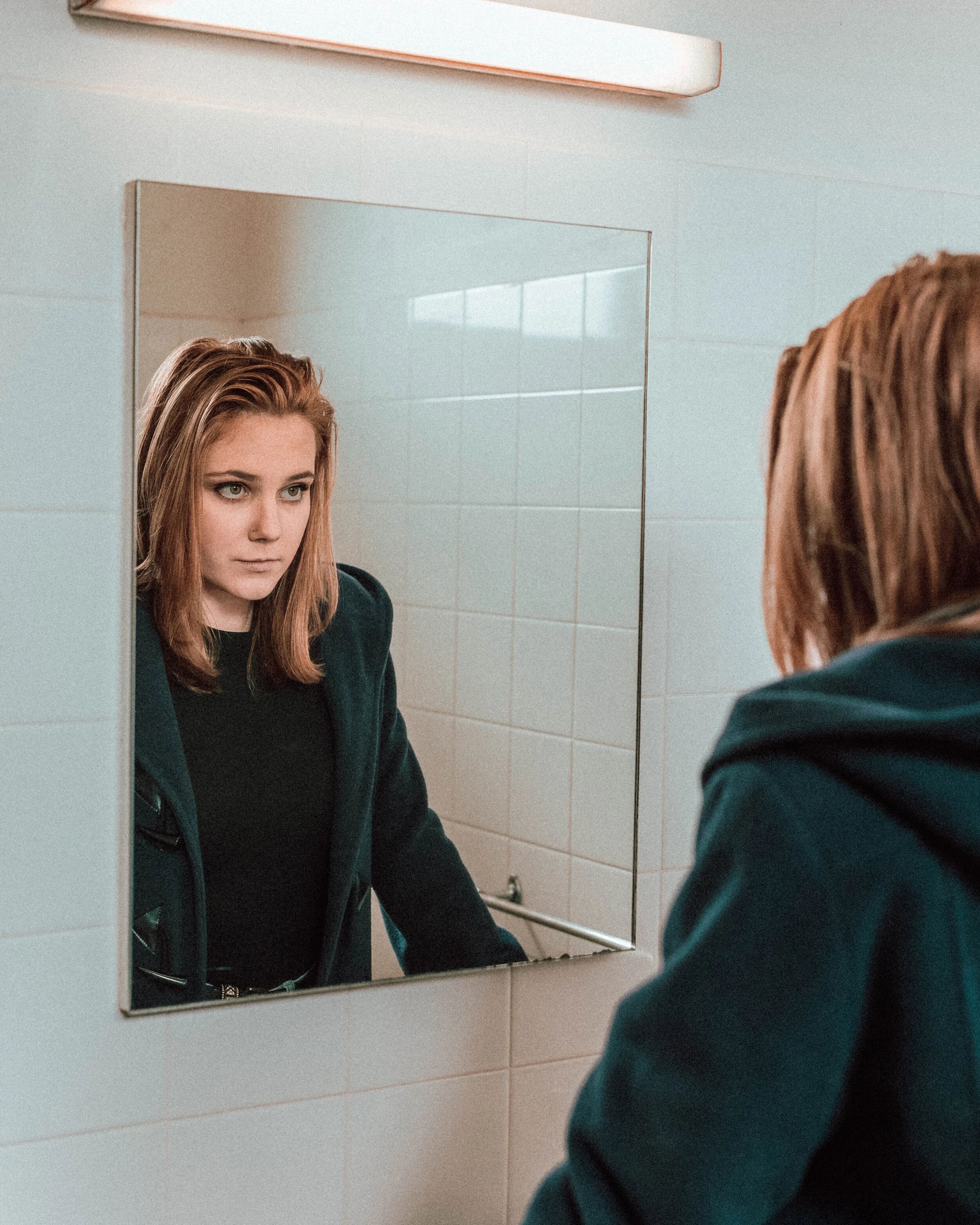 annie mirror seriouszzzzfggf.jpg