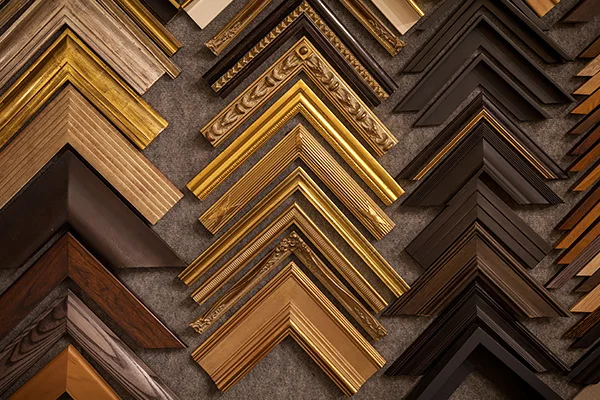 Hundreds of traditional and contemporary frame and mount samples