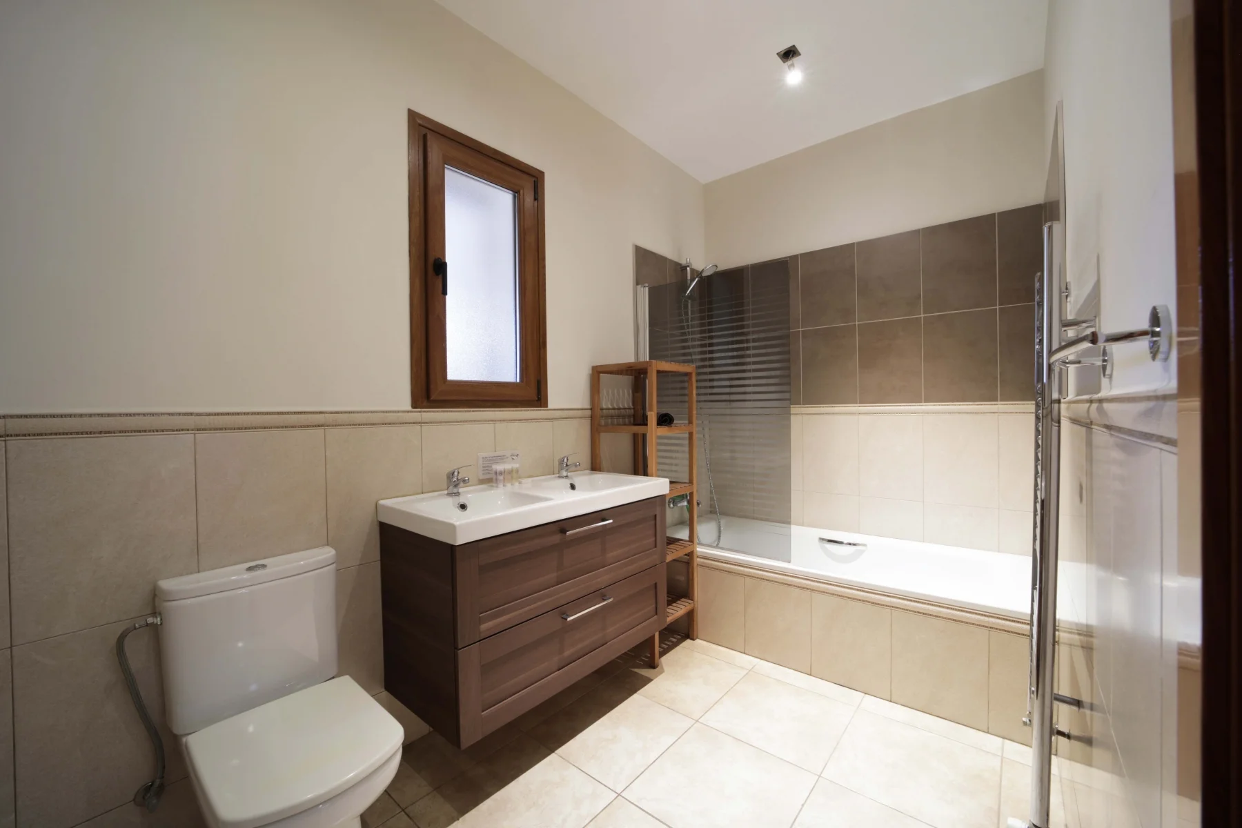 Bathroom1.jpg