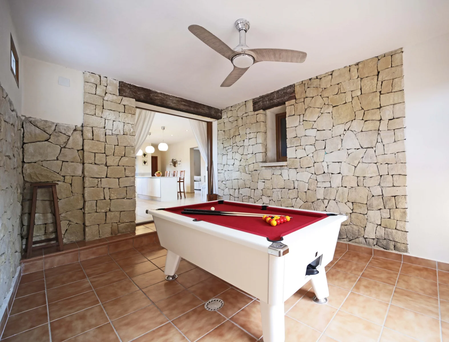 PoolTable.jpg