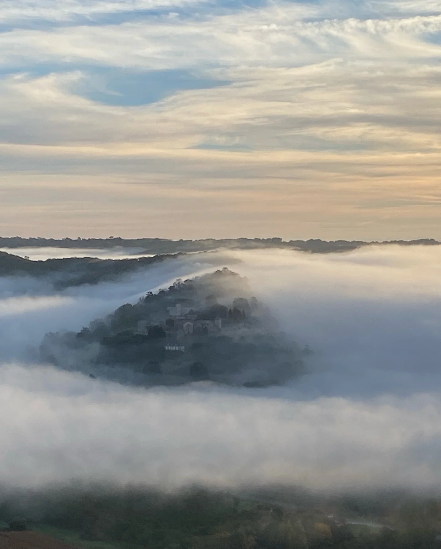 Silently our surroundings seep into our subconscious. Sometimes they silently reappear. 
.
.
.
#fluffyclouds #babyblue #intuitiveart #artkellyallison