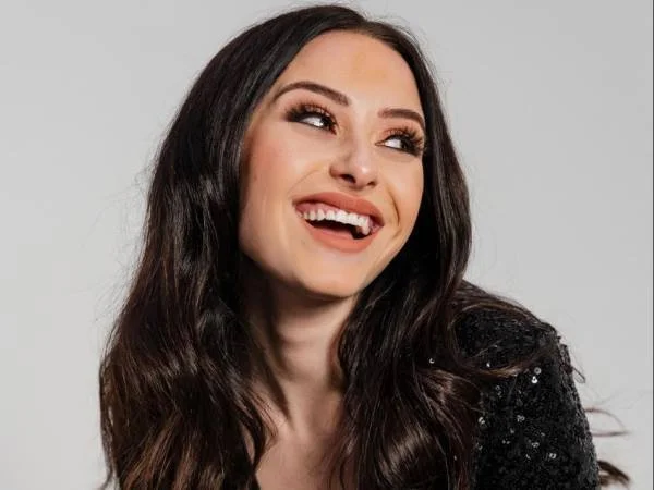 zoe unsworth young female singer