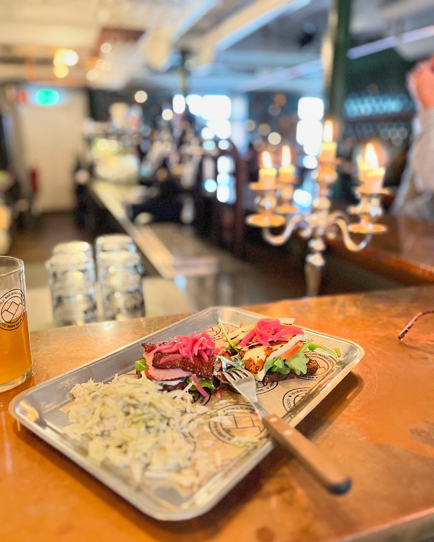 Lunch 💥 Sm&ouml;rrebr&ouml;d och en 0,0% Lager funkar vilken dag som helst 🤟🏼
V&auml;lkomna! 

@tomorrowbrewing 
#j&ouml;nk&ouml;ping #j&ouml;nk&ouml;pingcity #j&ouml;nk&ouml;ping_idag #jonkoping #jkpg #jkpgcity #lunchj&ouml;nk&ouml;ping #j&ouml;n
