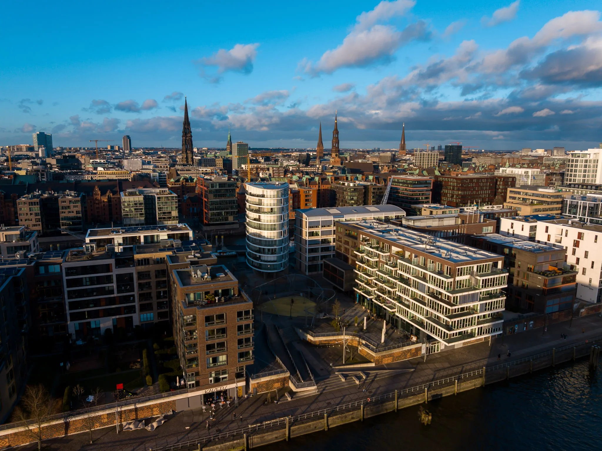 250131_Drohne_Elbtower_Hafencity_web_0005.jpg