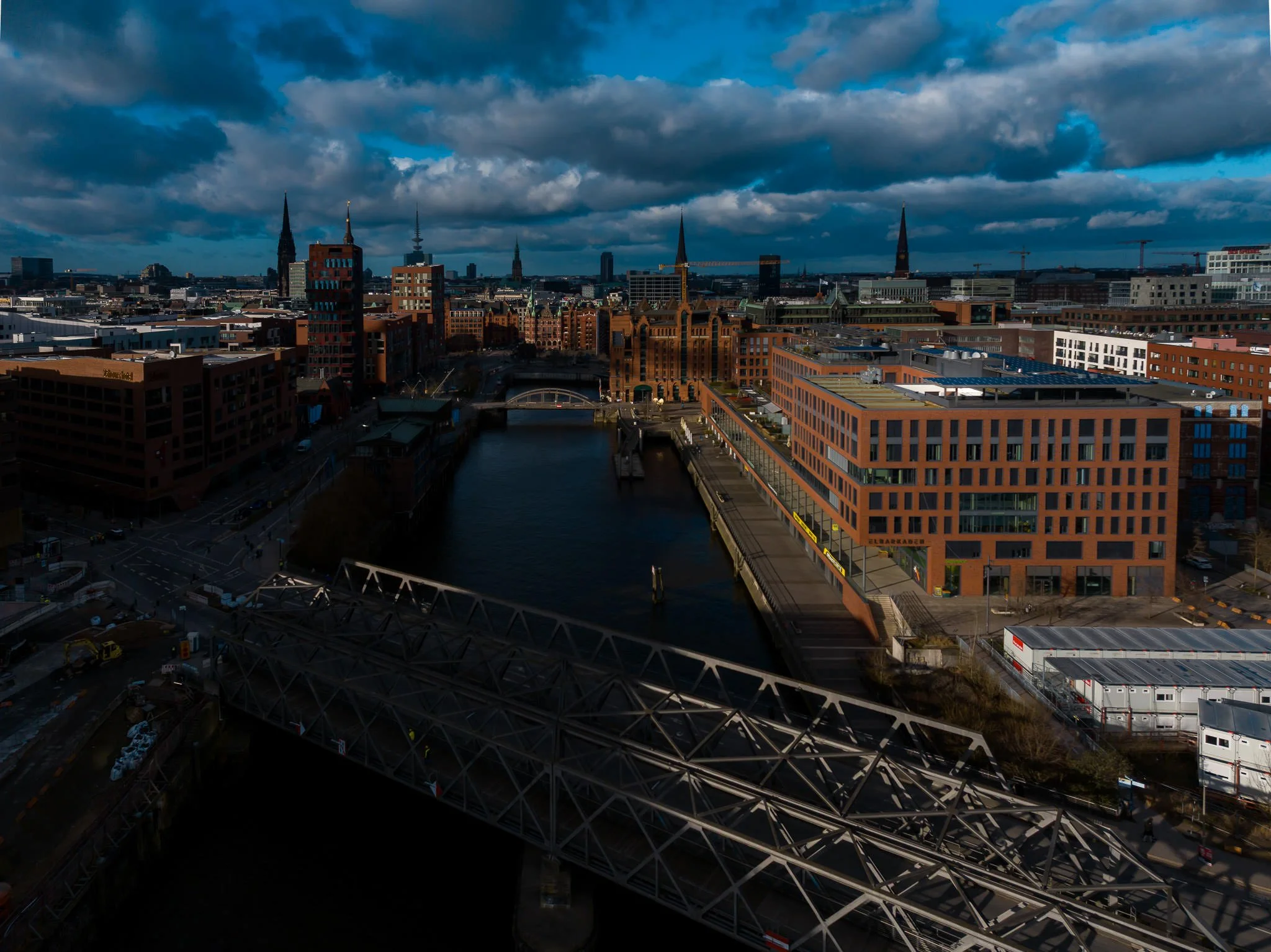 250131_Drohne_Elbtower_Hafencity_web_0004.jpg
