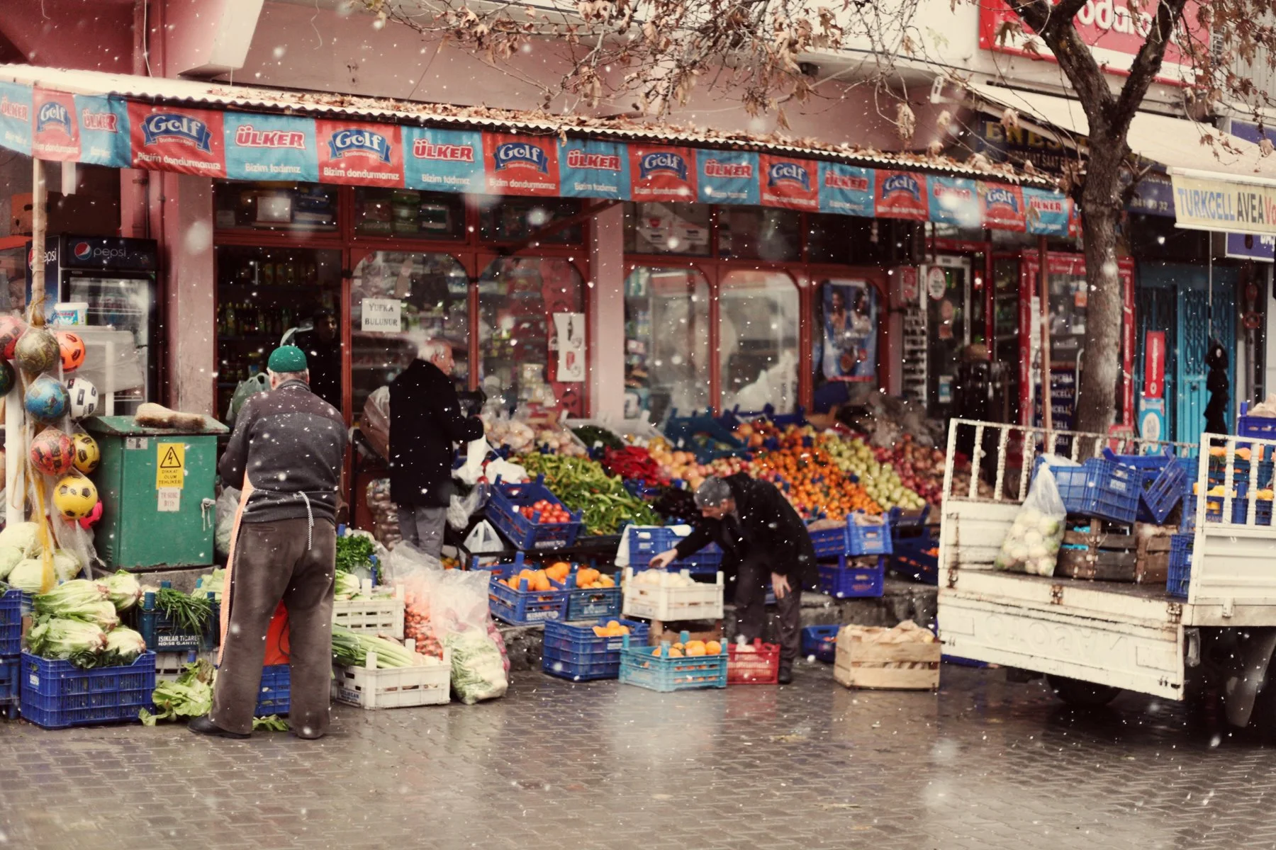 The center of Battalgazi. Even in the winter, the town square still sells fresh produce.