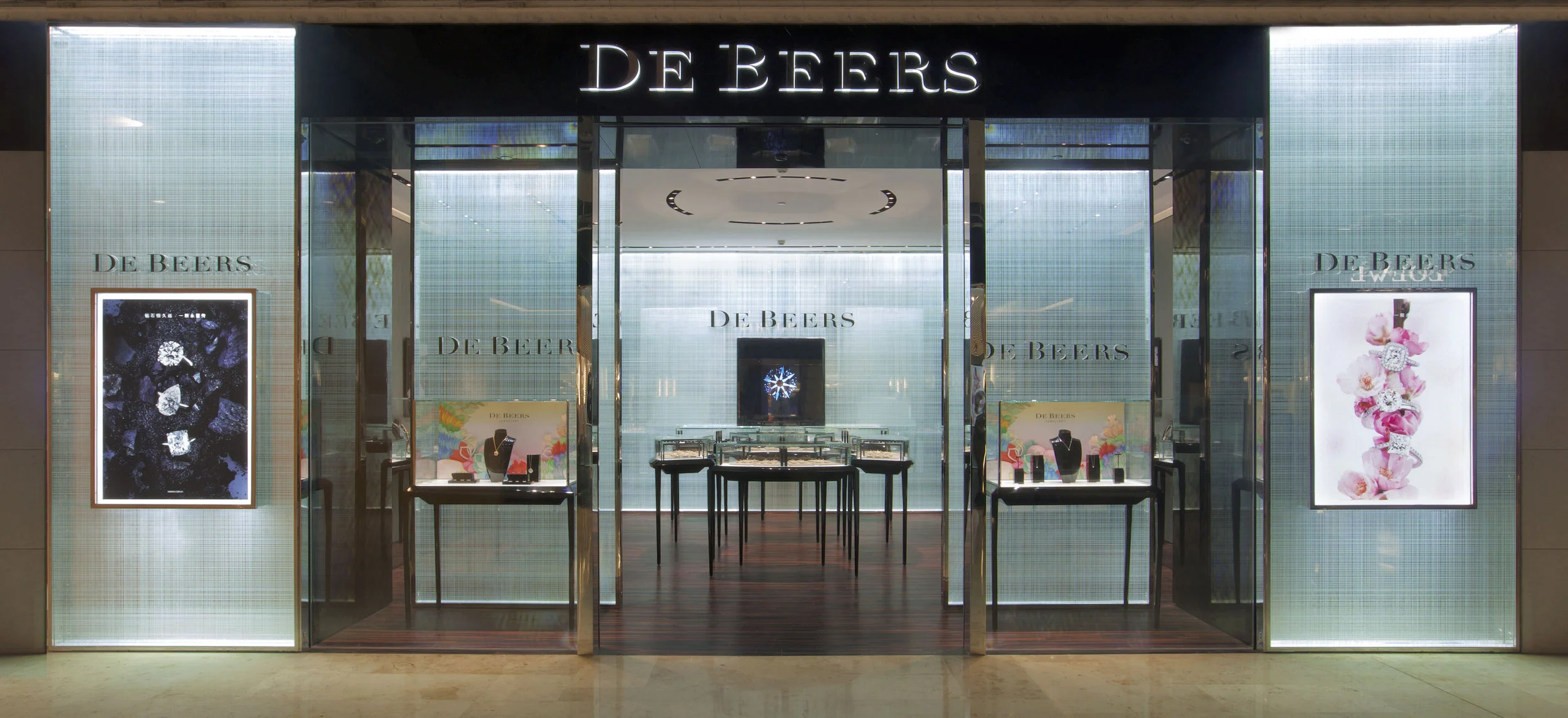 De Beers 'Natural Beauty' store front