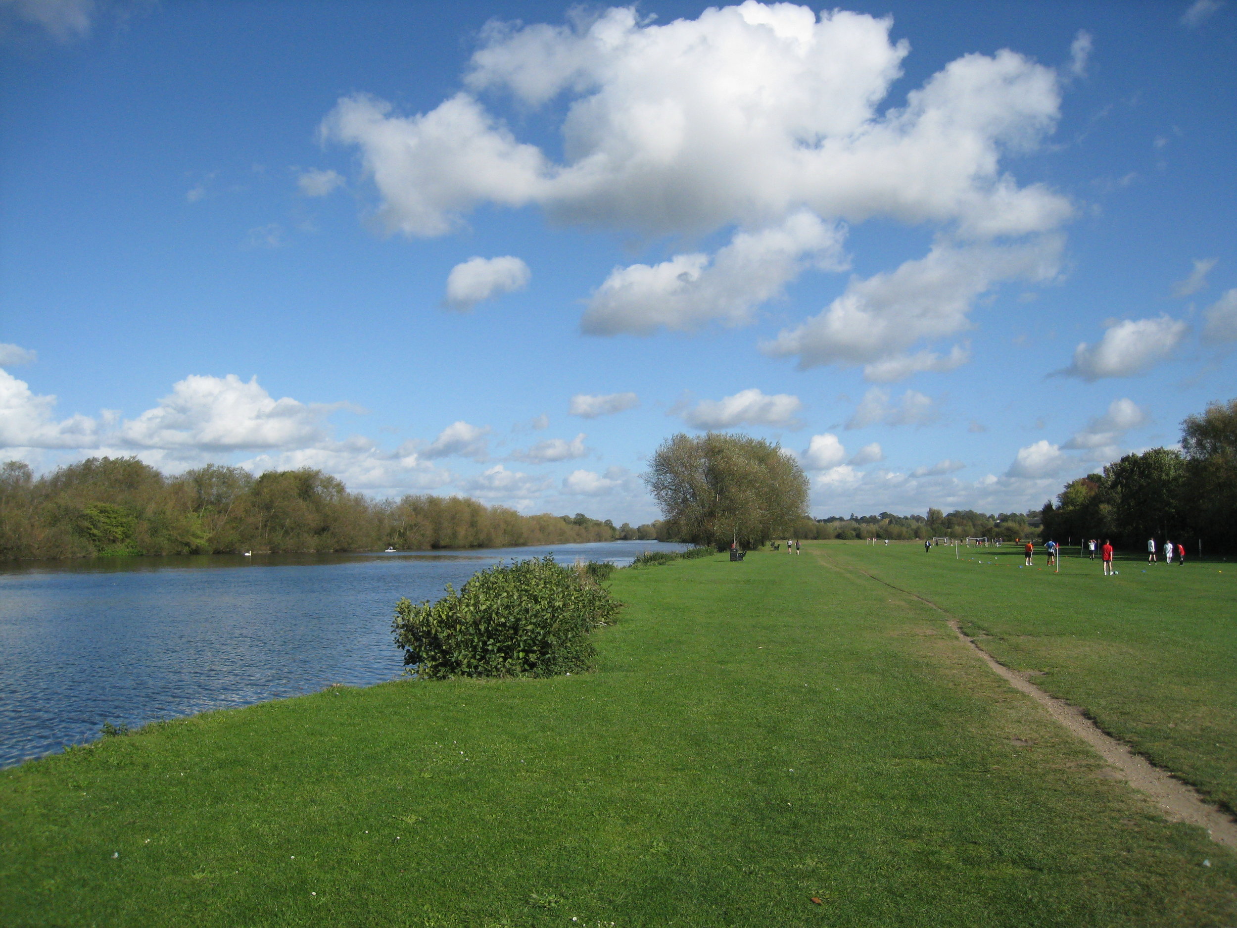  Reading--Along the Thames east of Reading going to Sonning 