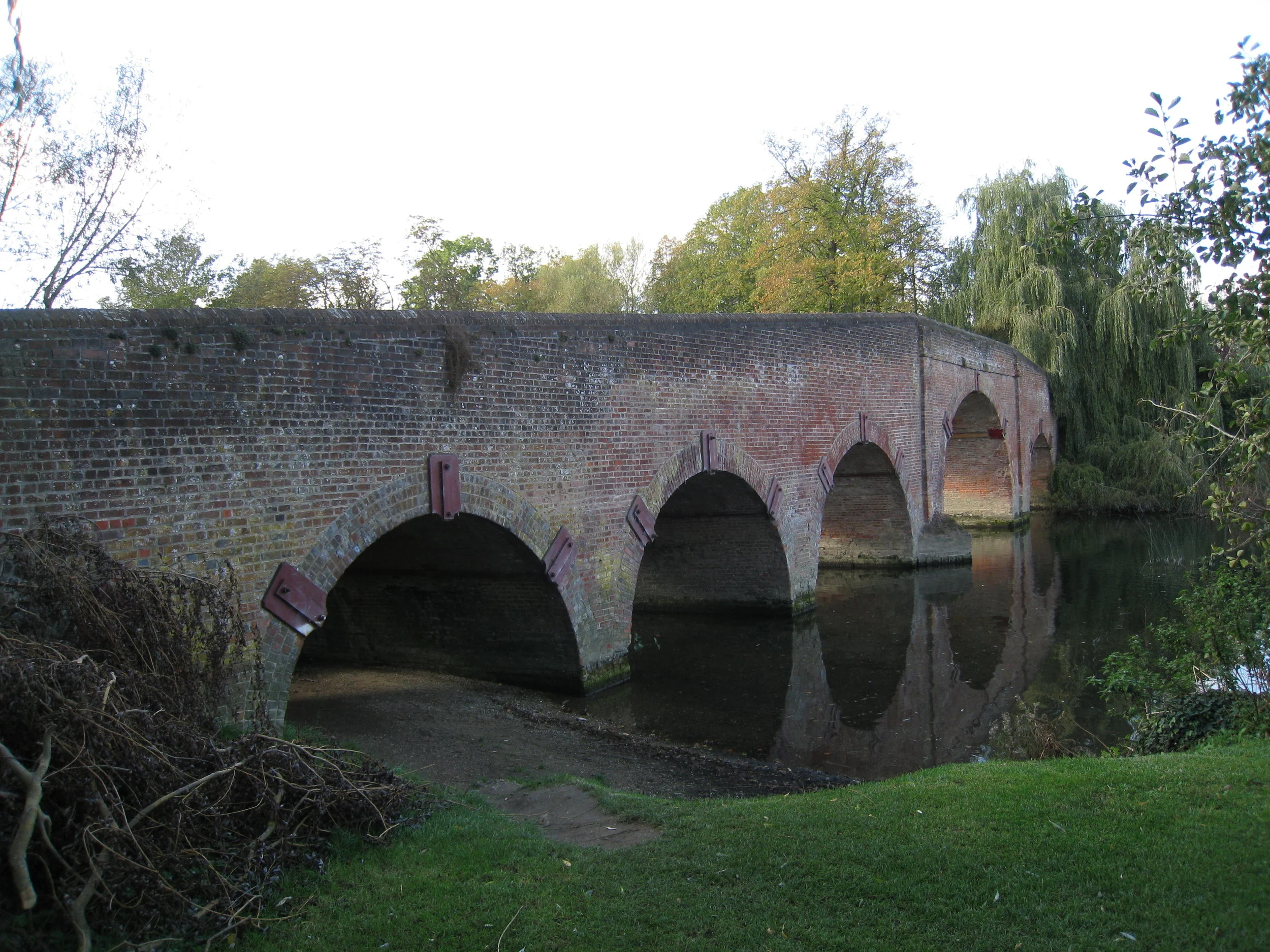  Reading--Sonning Bridge over the Thames with 12 arches 