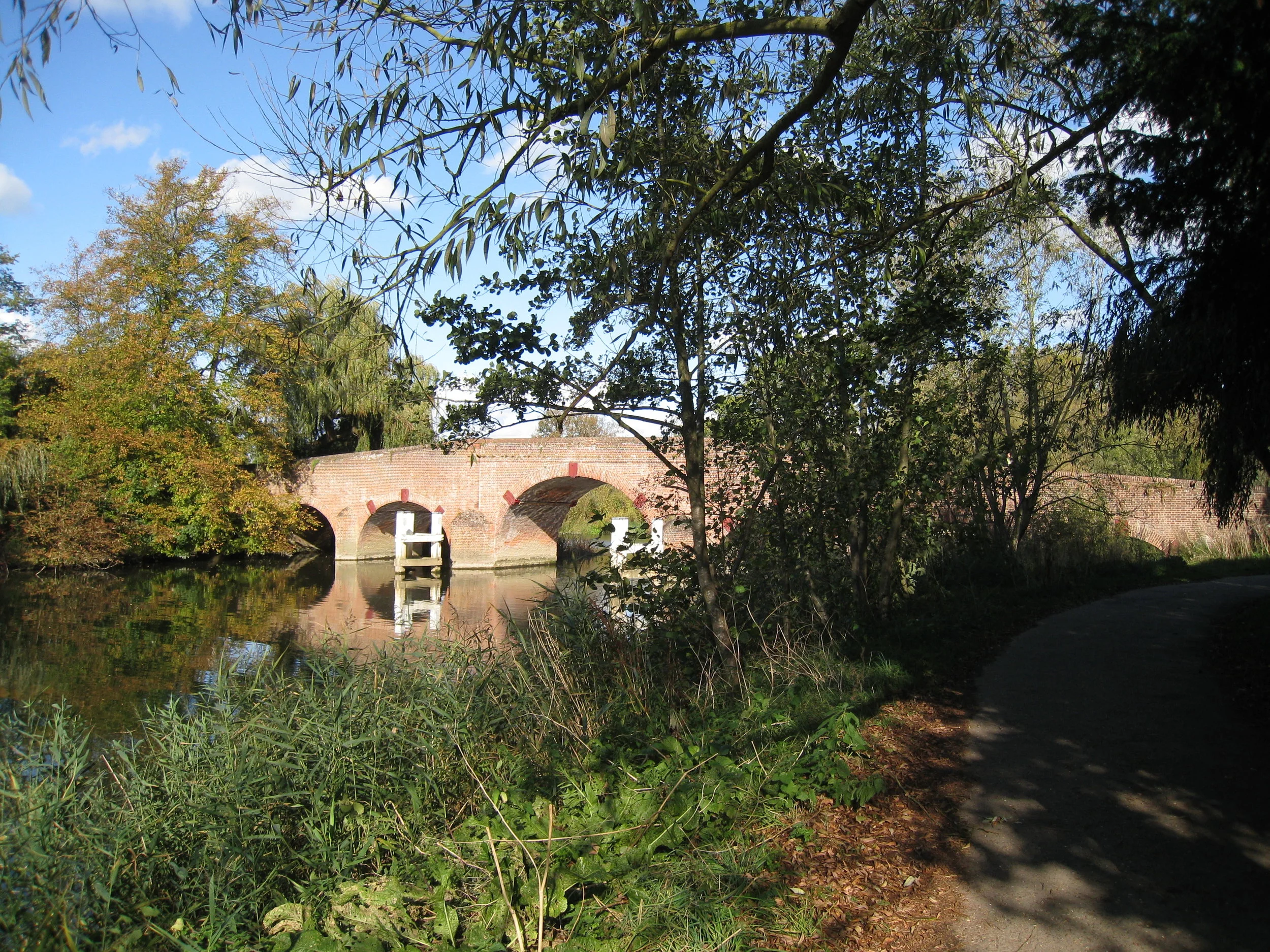  Reading--Sonning Bridge over the Thames with 12 arches 