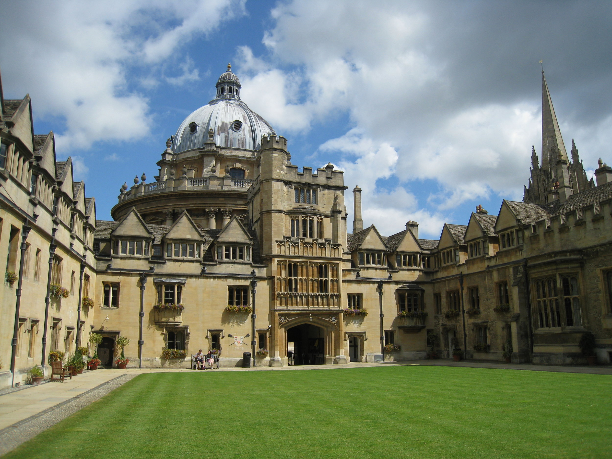  Brasnose College--Main quad towards entryway 