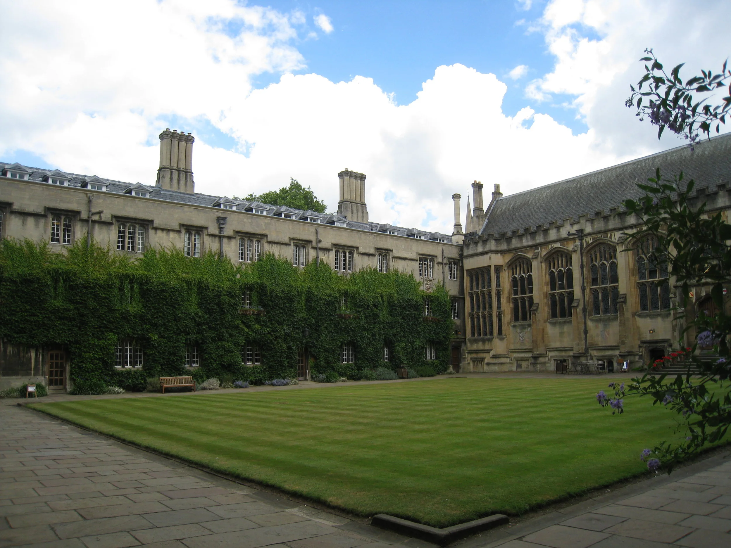  Exeter College--Main quad and chapel 