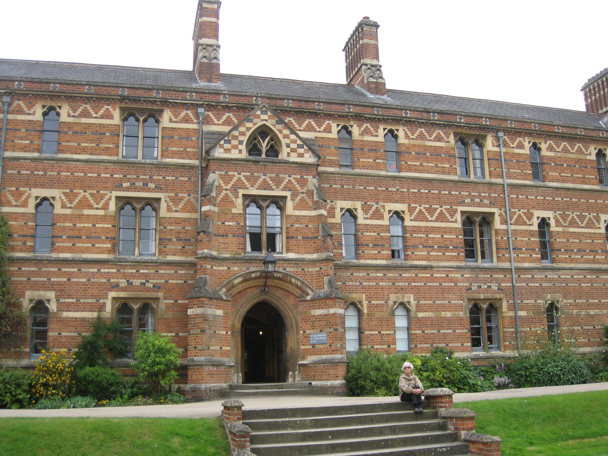  Keble College--Dorms, where we stayed (right above the door where the windows are open) 