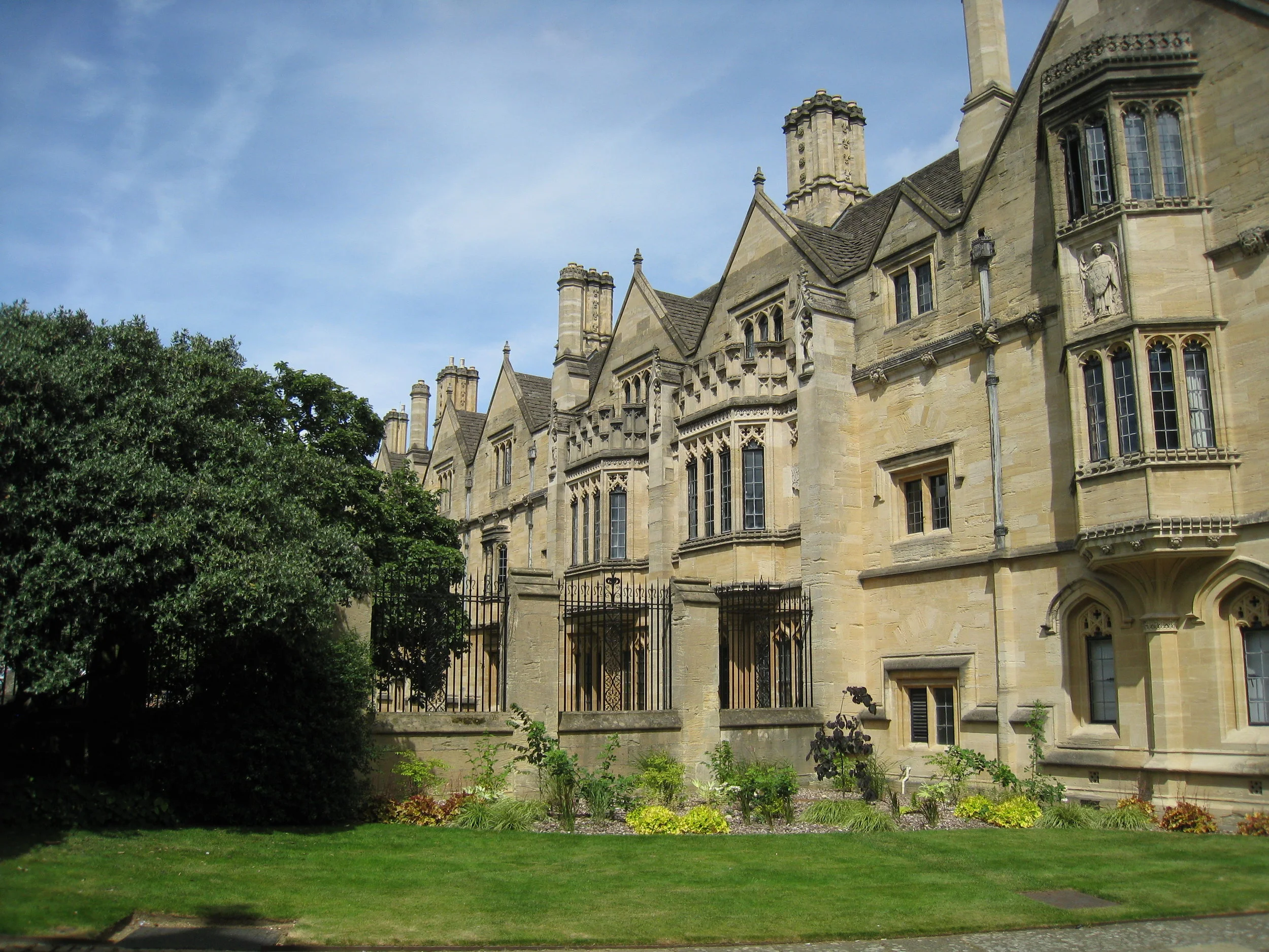  Magdalen College--Grounds 