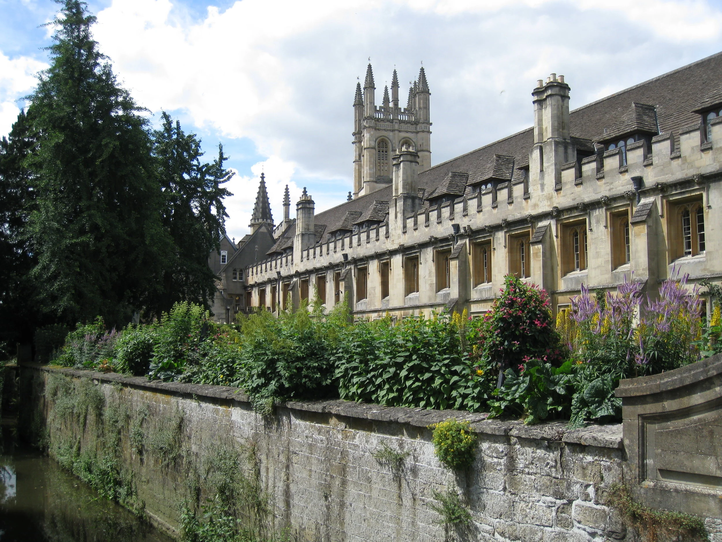  Magdalen College--Main building off interior Quad 