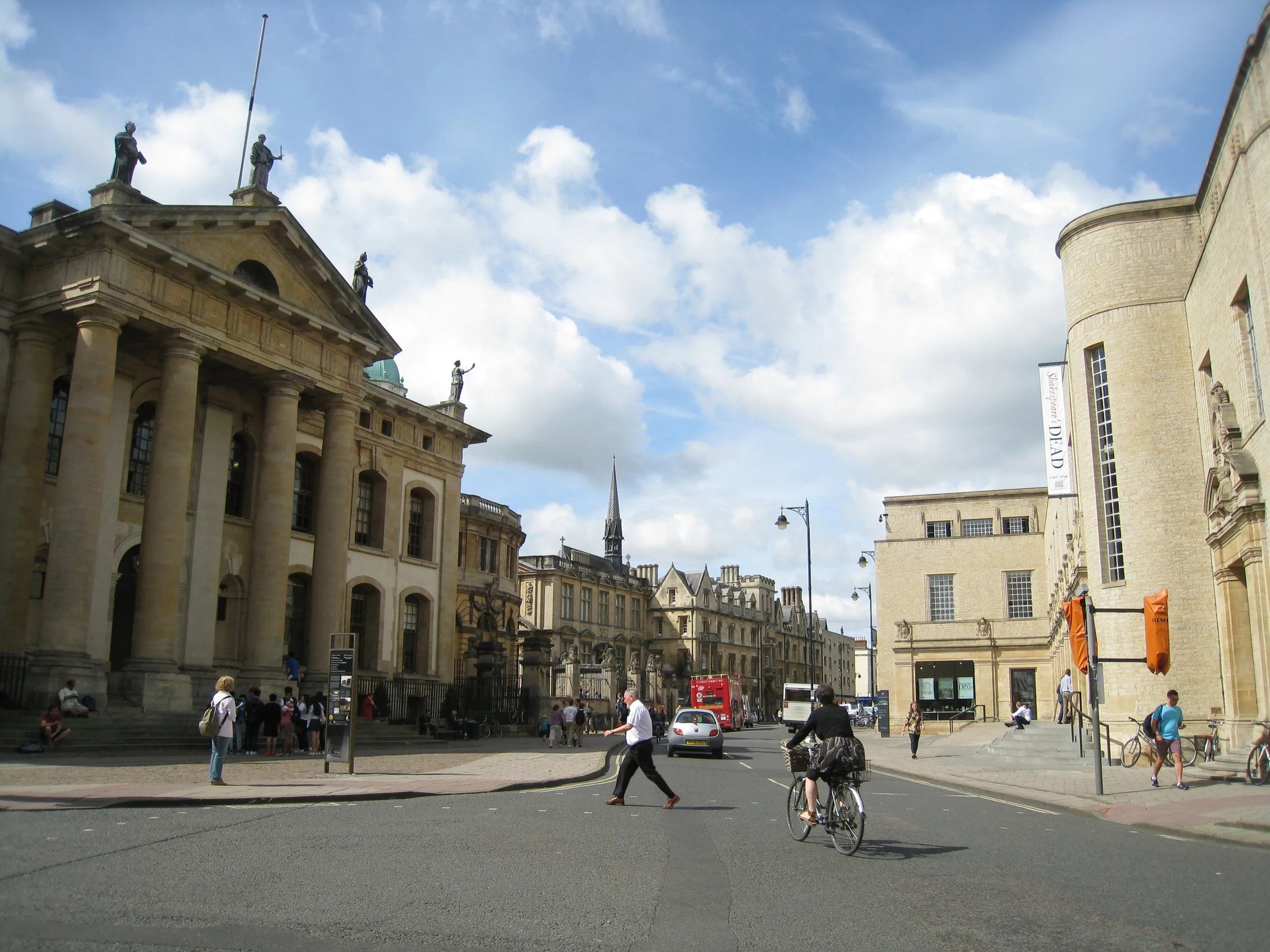  Oxford 2016--Broad Street--The Boleian Library on right 