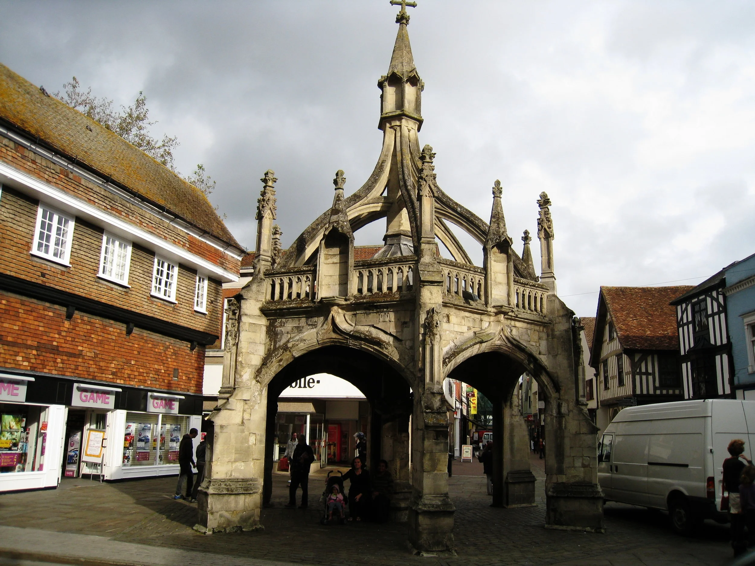 Salisbury--The six sided arch 