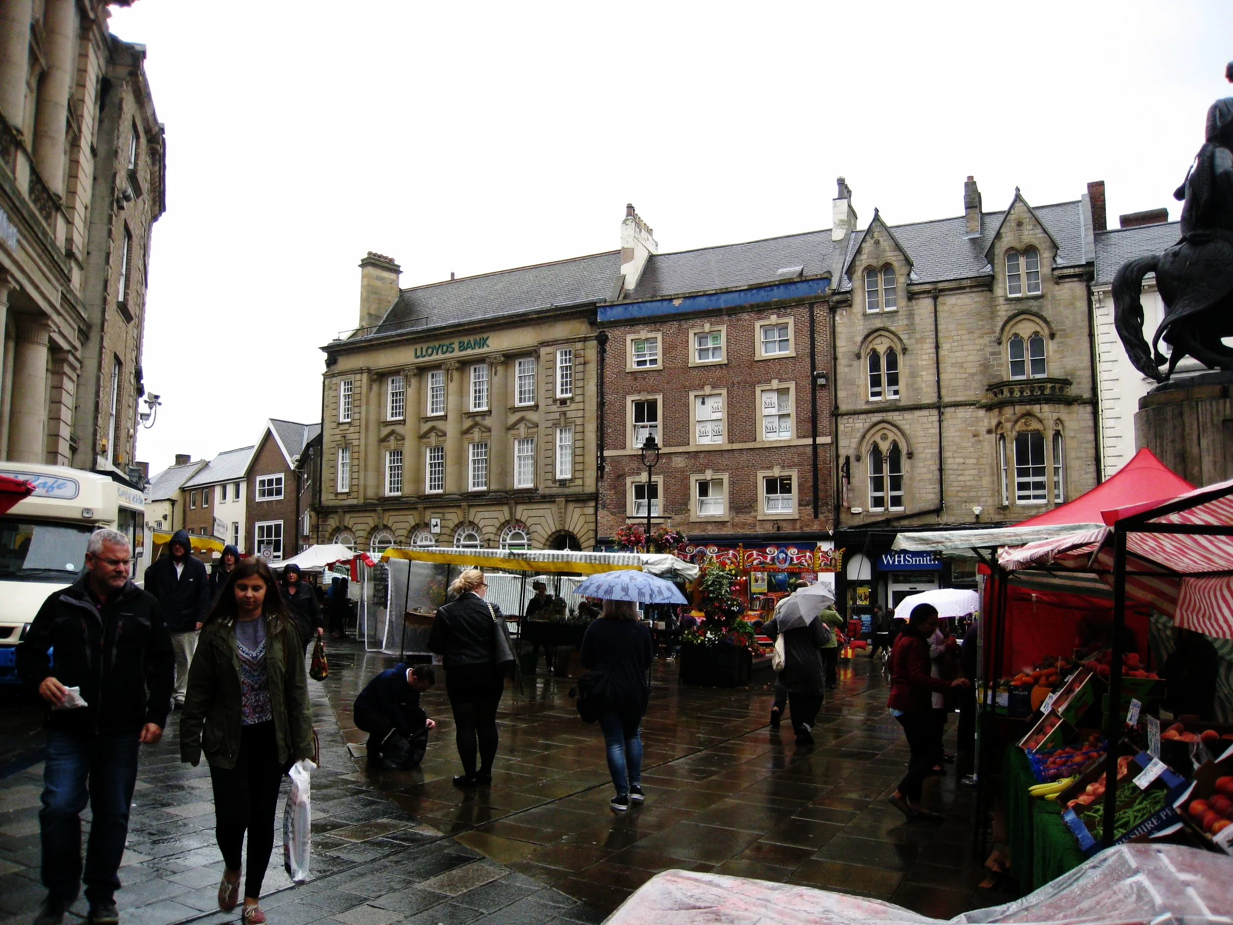  Durham--Street Scene--Main Plaza--Saturday Market 