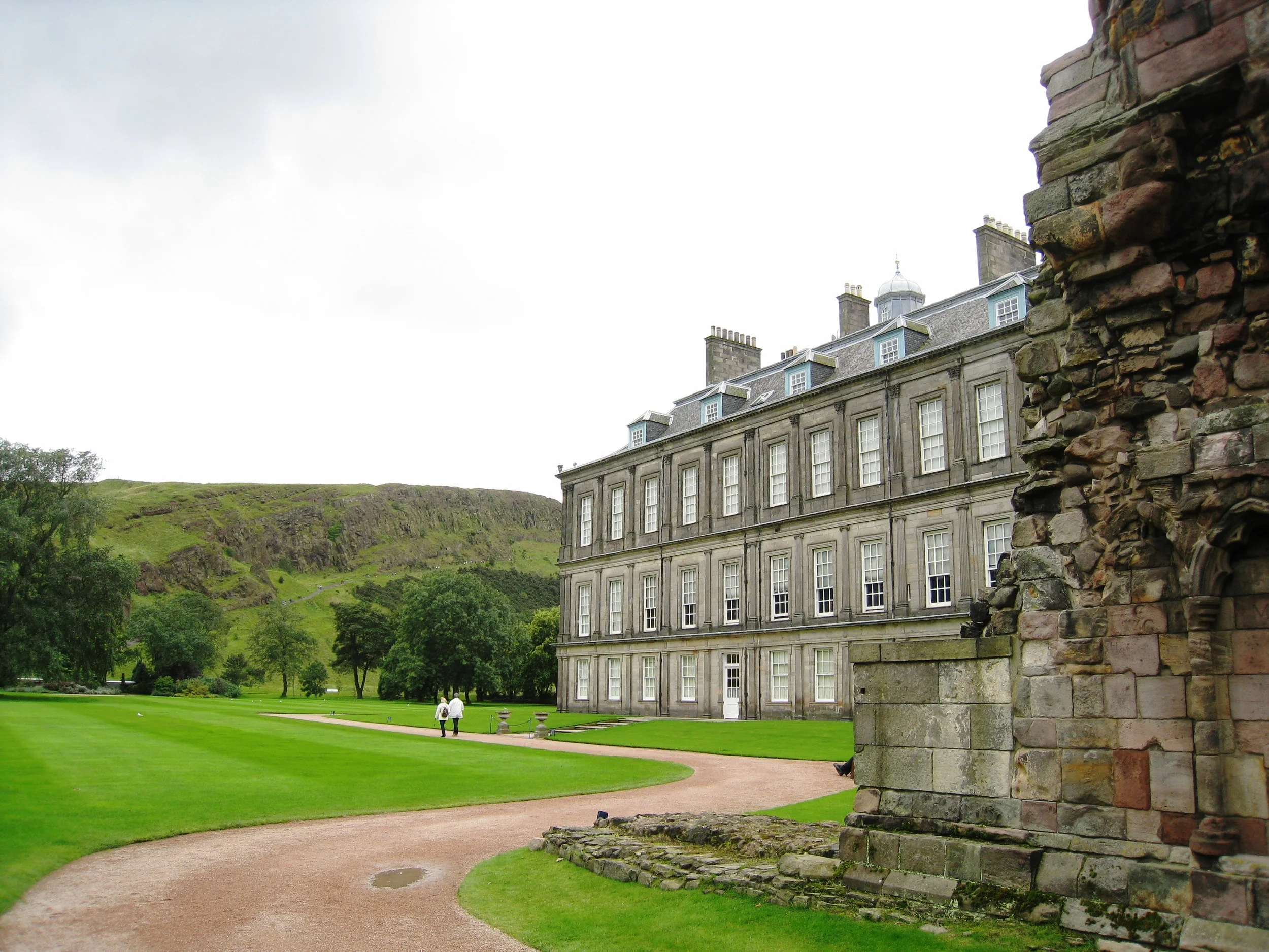  Edinburgh--Holyrood, Chapel Ruins and castle 