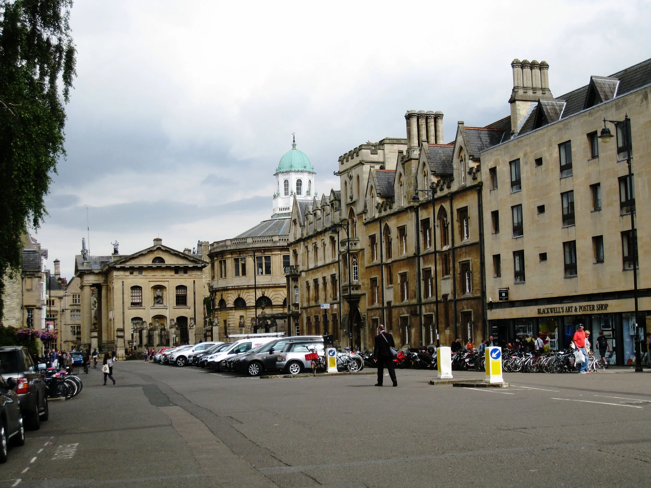 Oxford 2016--Queen Street toward Bodleian 