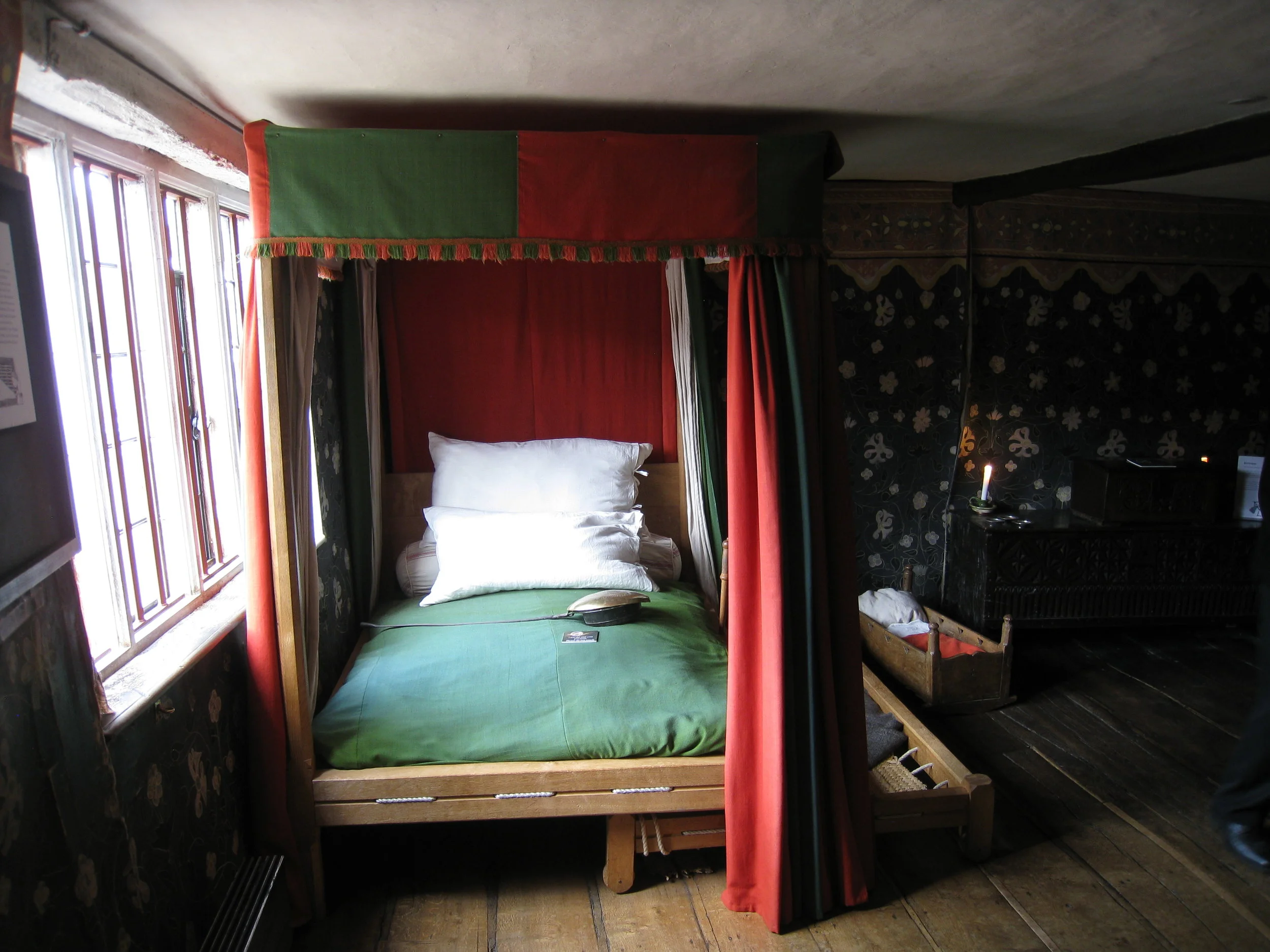  Stratford-upon-Avon--Shakespeare Birthday Trust--Shapespear's Birth Place--Proported parents bedroom with cradle 