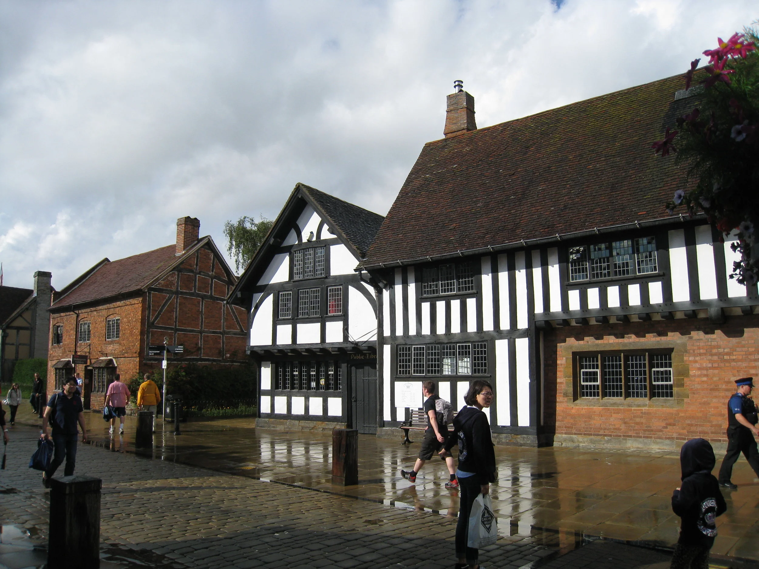  Stratford-upon-Avon--Henley Street--Shakespeare Trust 
