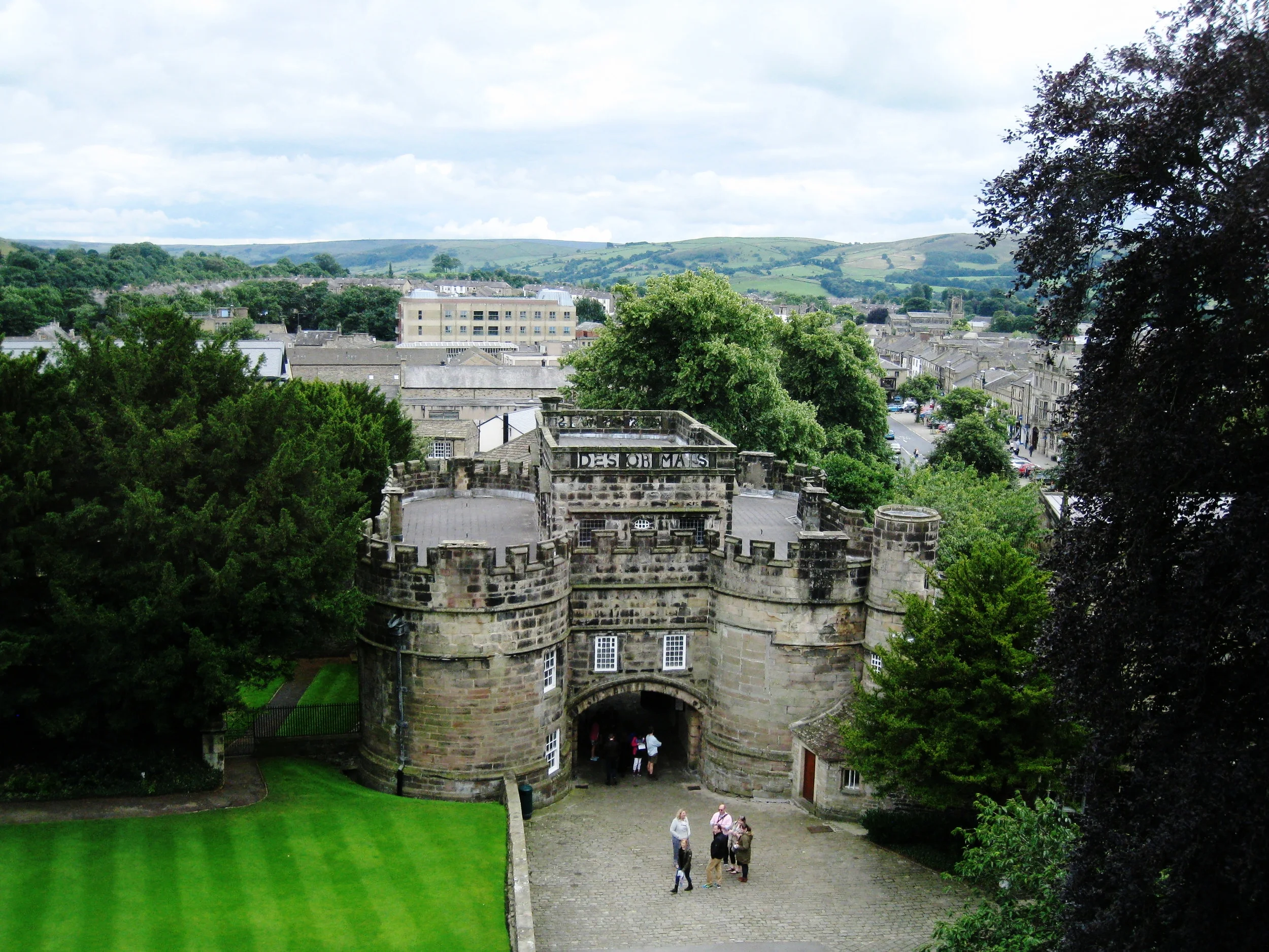  Skipton--Skipton Castle--Front Gate from inside 