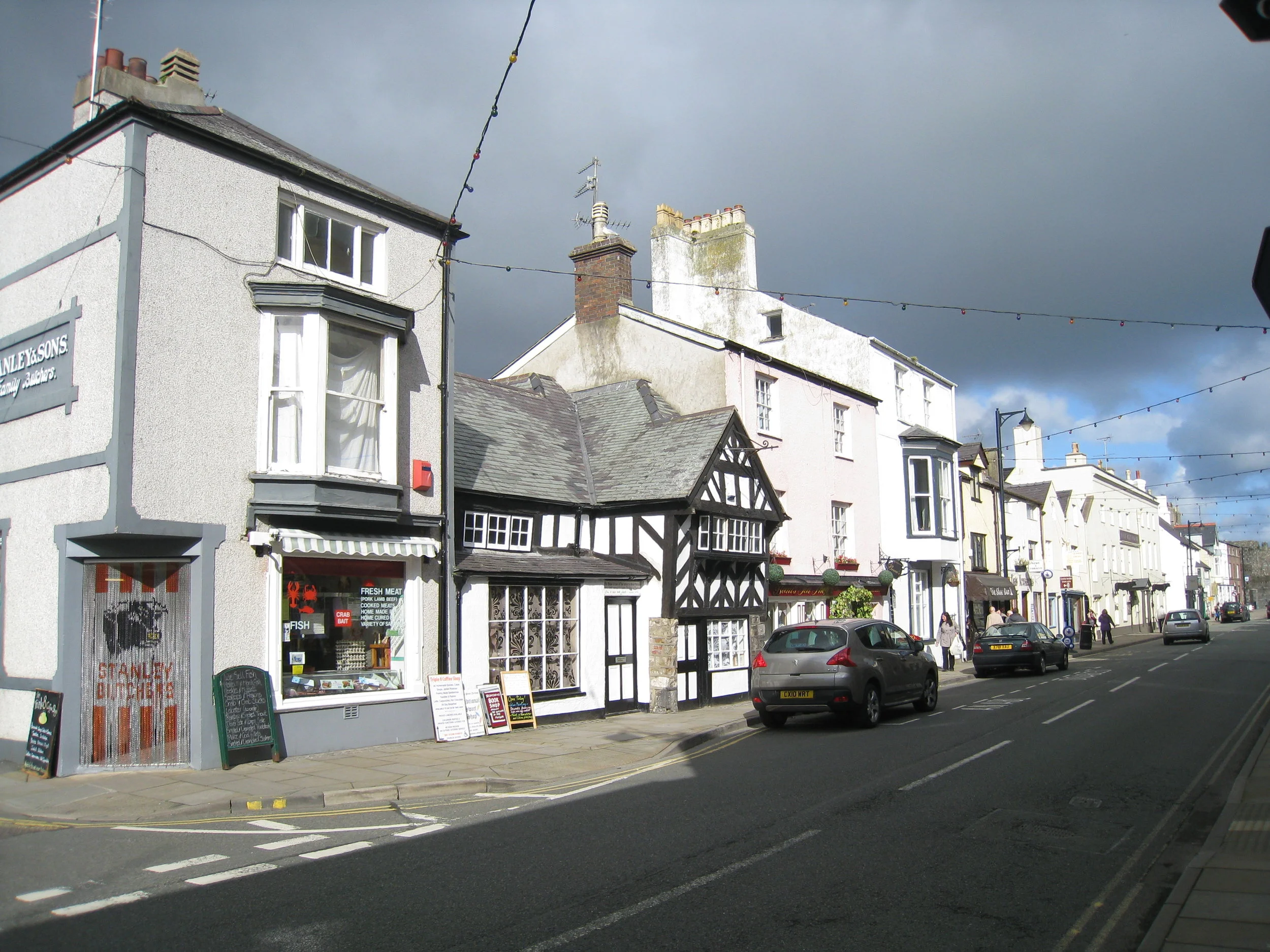  Wales--Beaumaris--High Street 