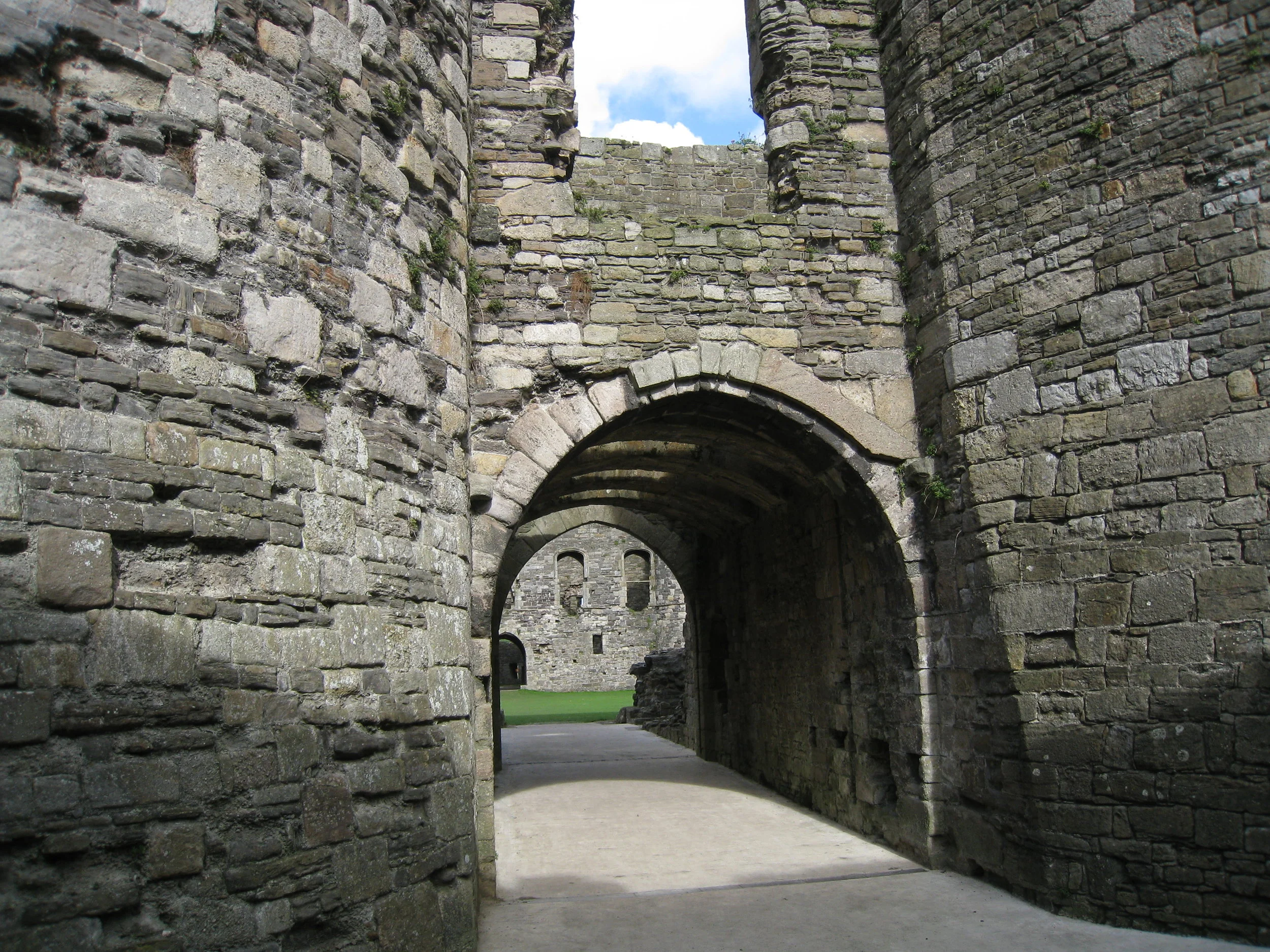  Wales--Beaumaris--Castle entrance to inner ward 