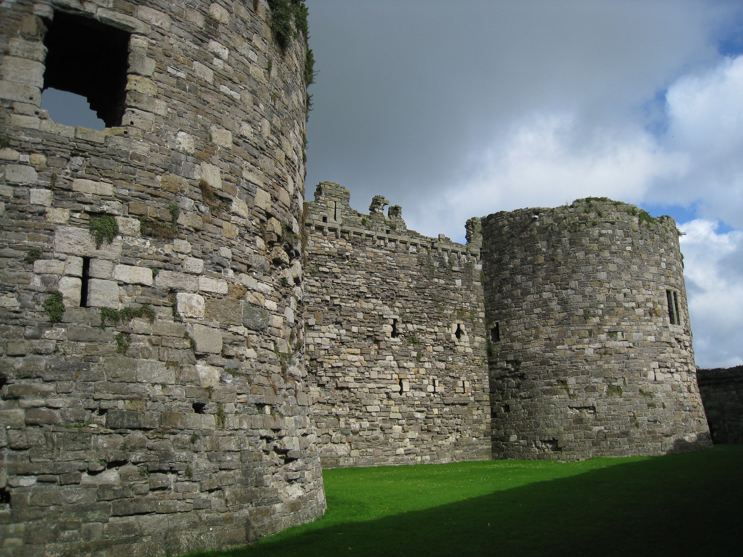  Wales--Beaumaris--Castle outer ward 