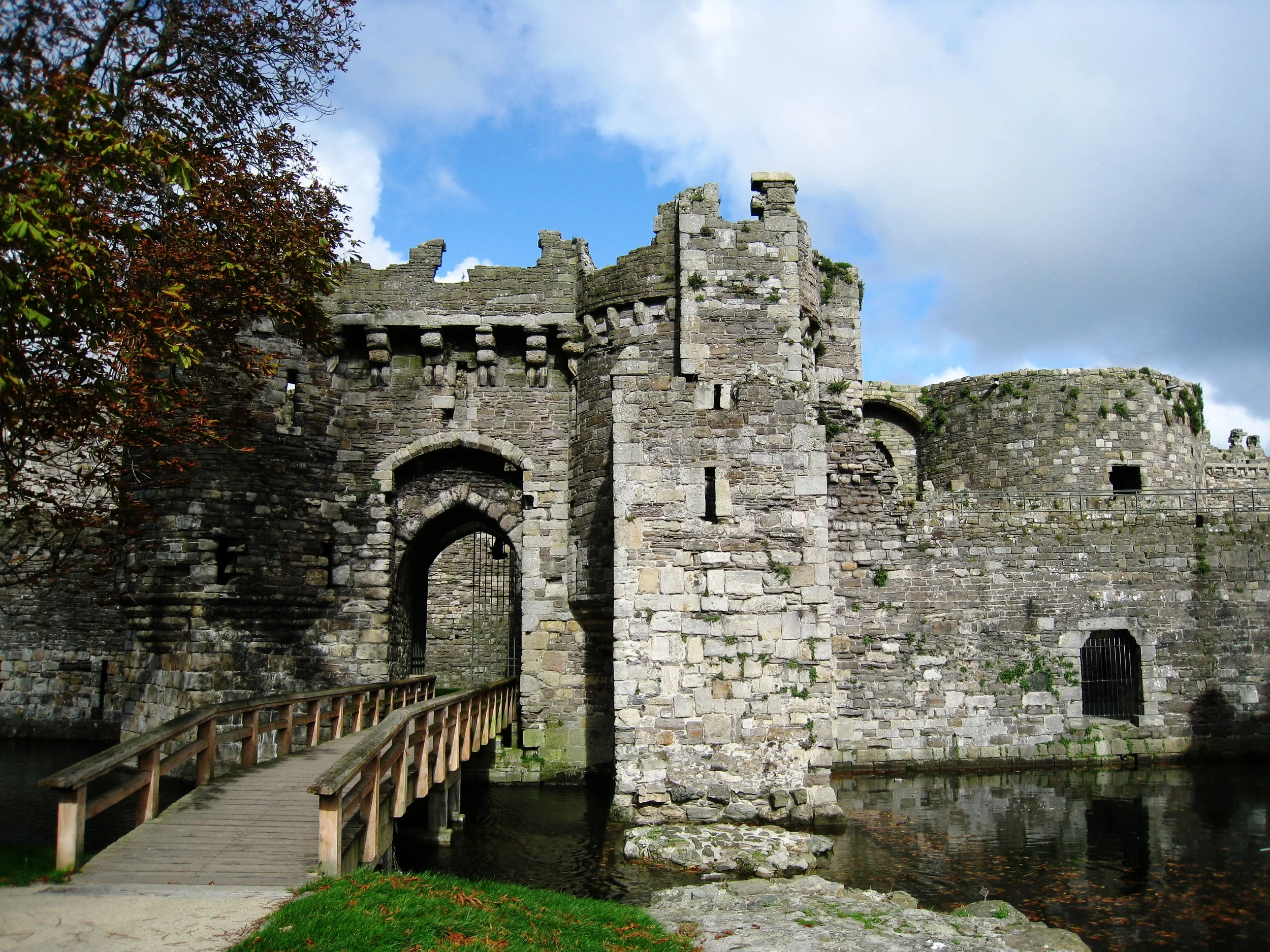  Wales--Beaumaris--Castle Gate 