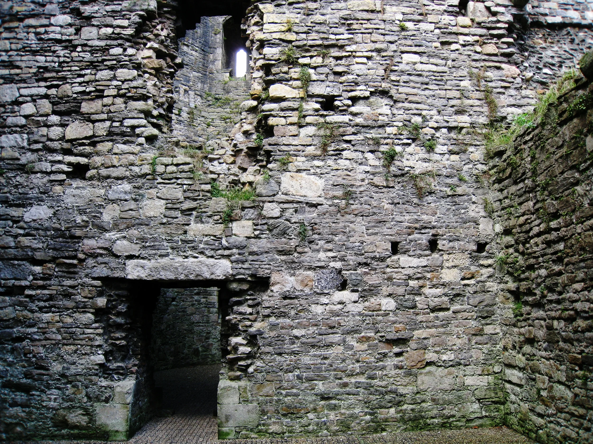  Wales--Beaumaris--Castle walls in inner ward 
