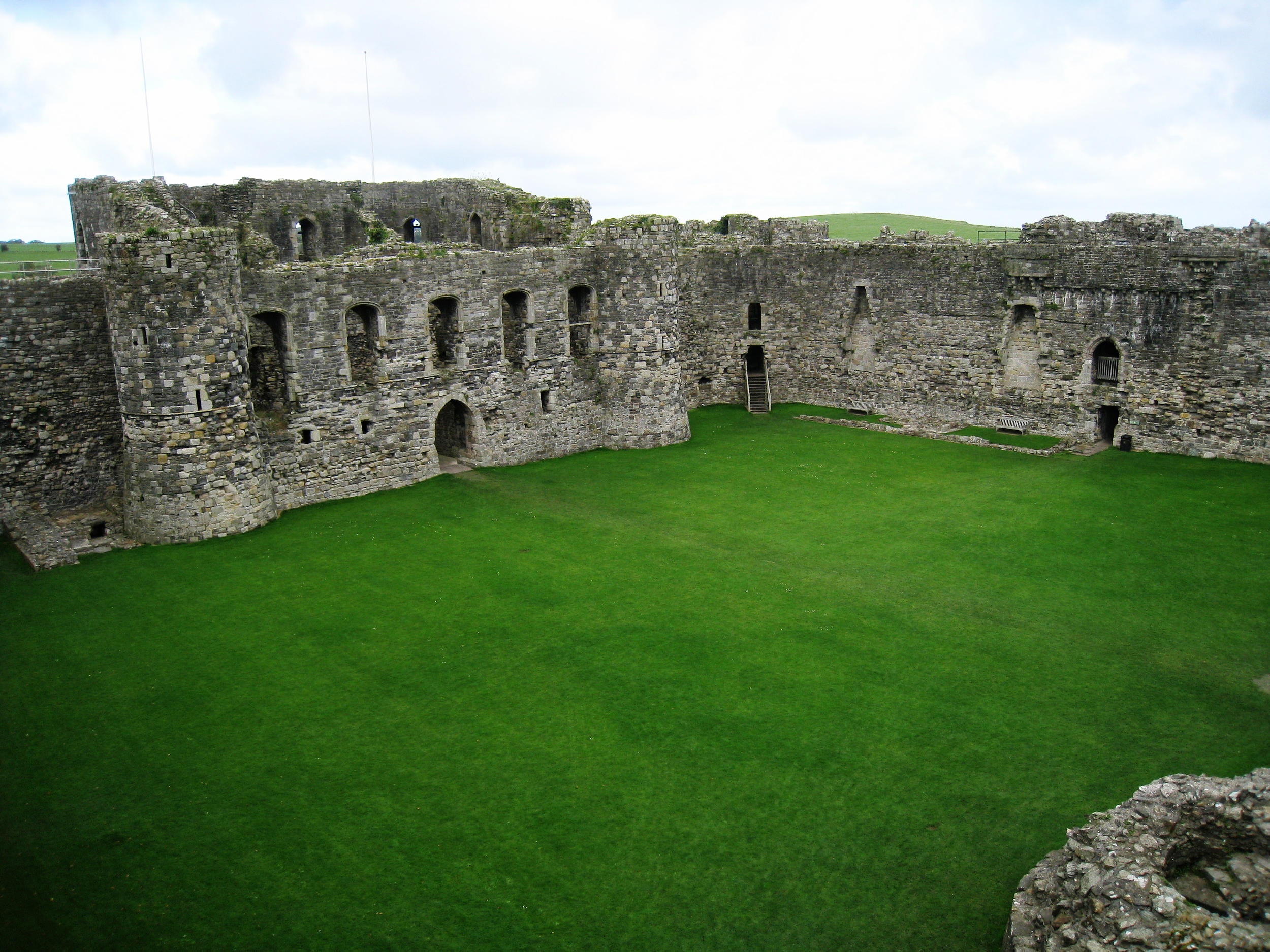  Wales--Beaumaris--Castle inner ward 