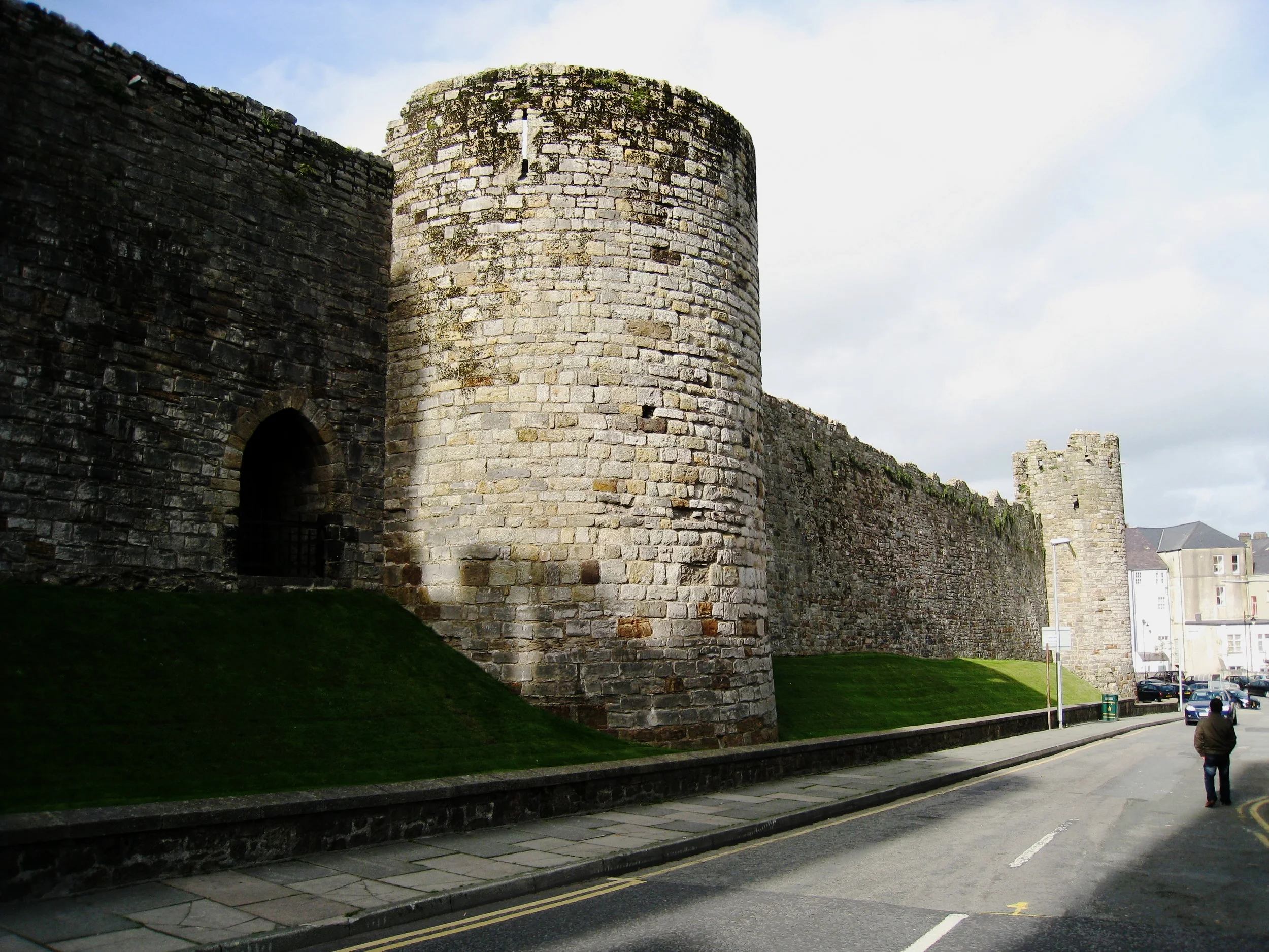  Caernarvon--Town walls 
